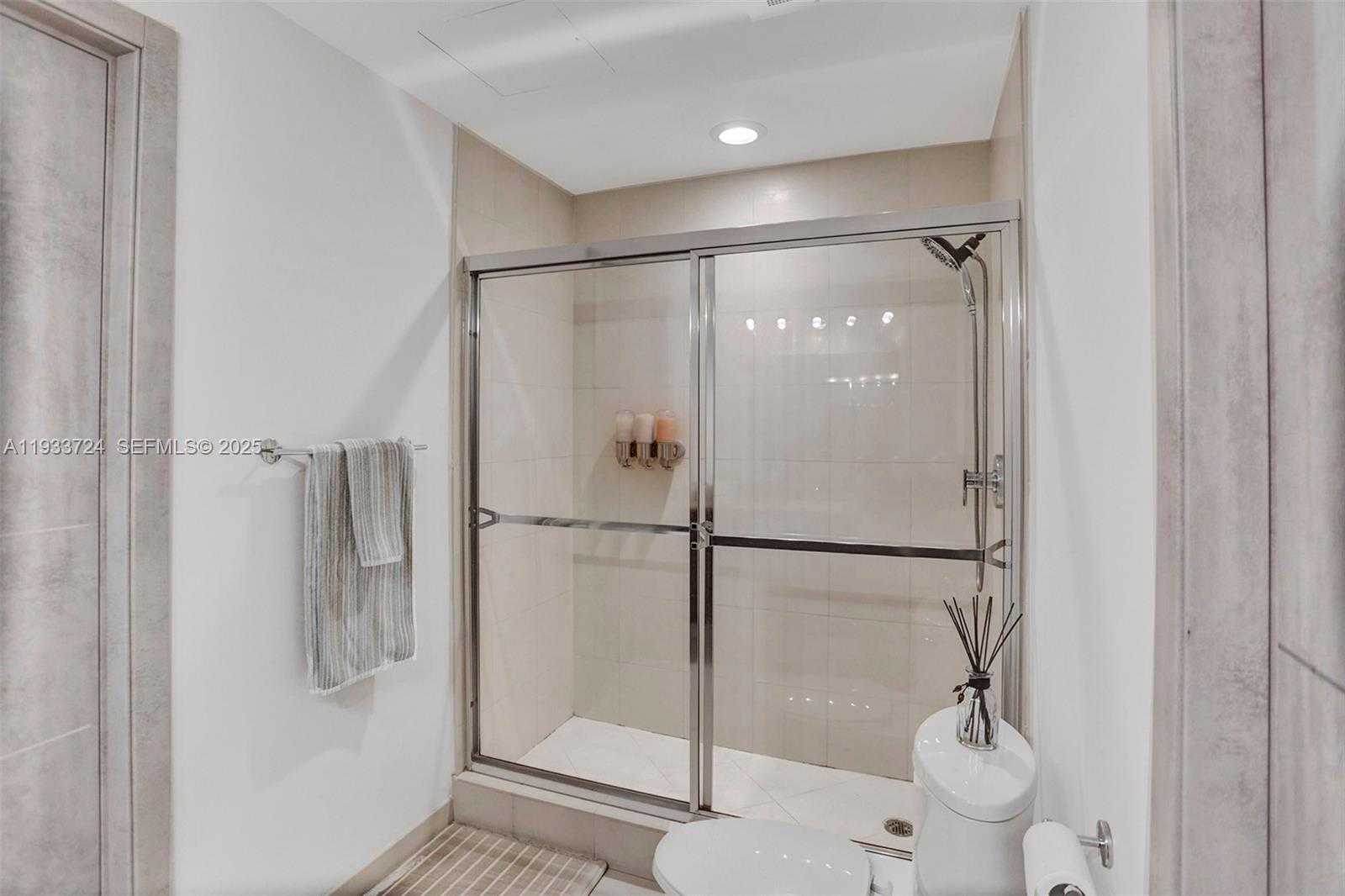 Small Image of 3029 NORTH EAST 188TH ST #814, Aventura Number 24