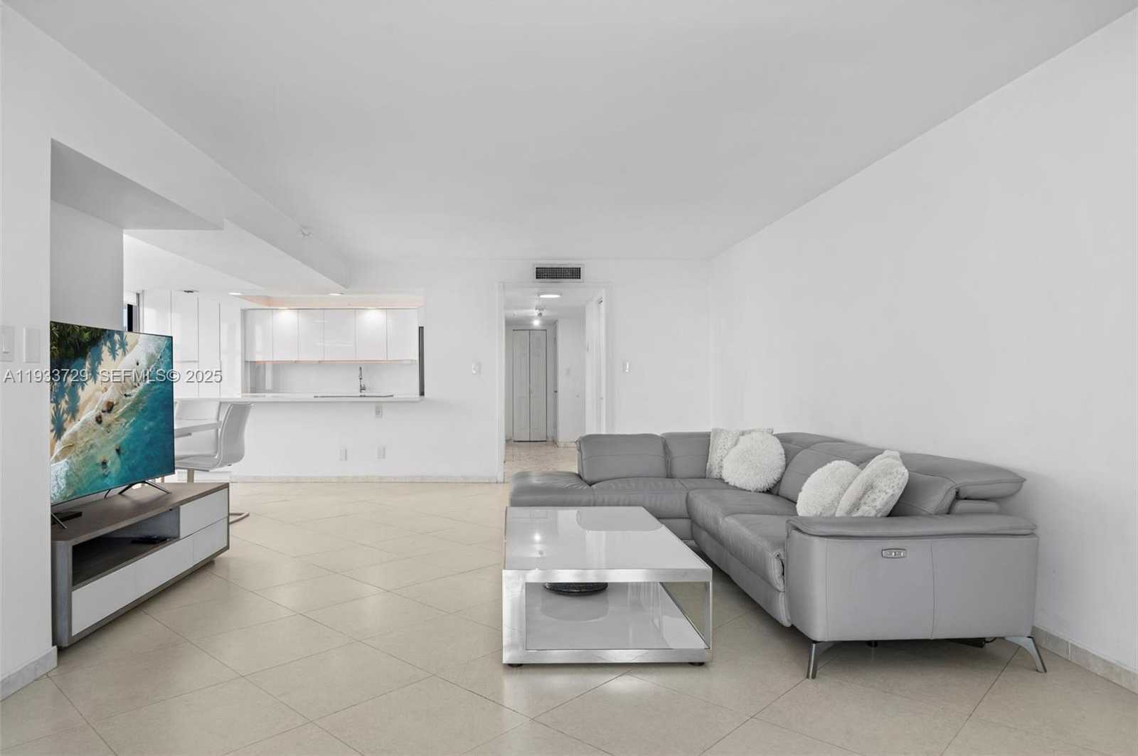 Small Image of 4301 COLLINS AVE #605, Miami Beach Number 5