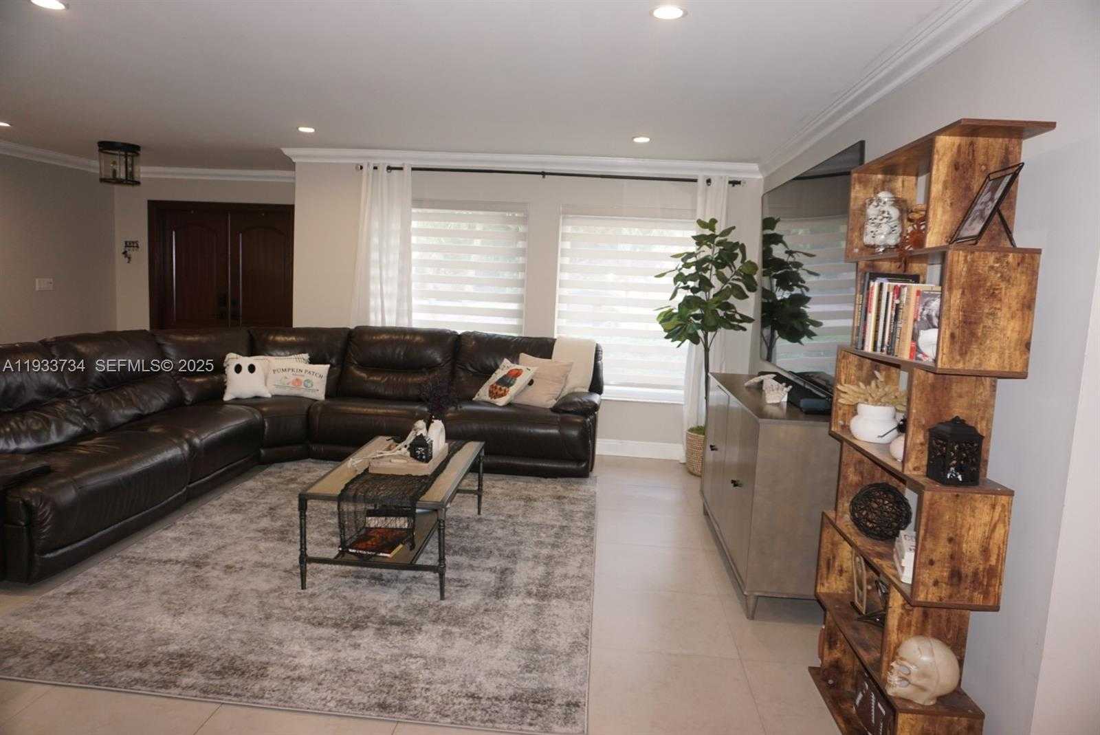 Small Image of 10350 SOUTH WEST 16TH ST, Miami Number 8