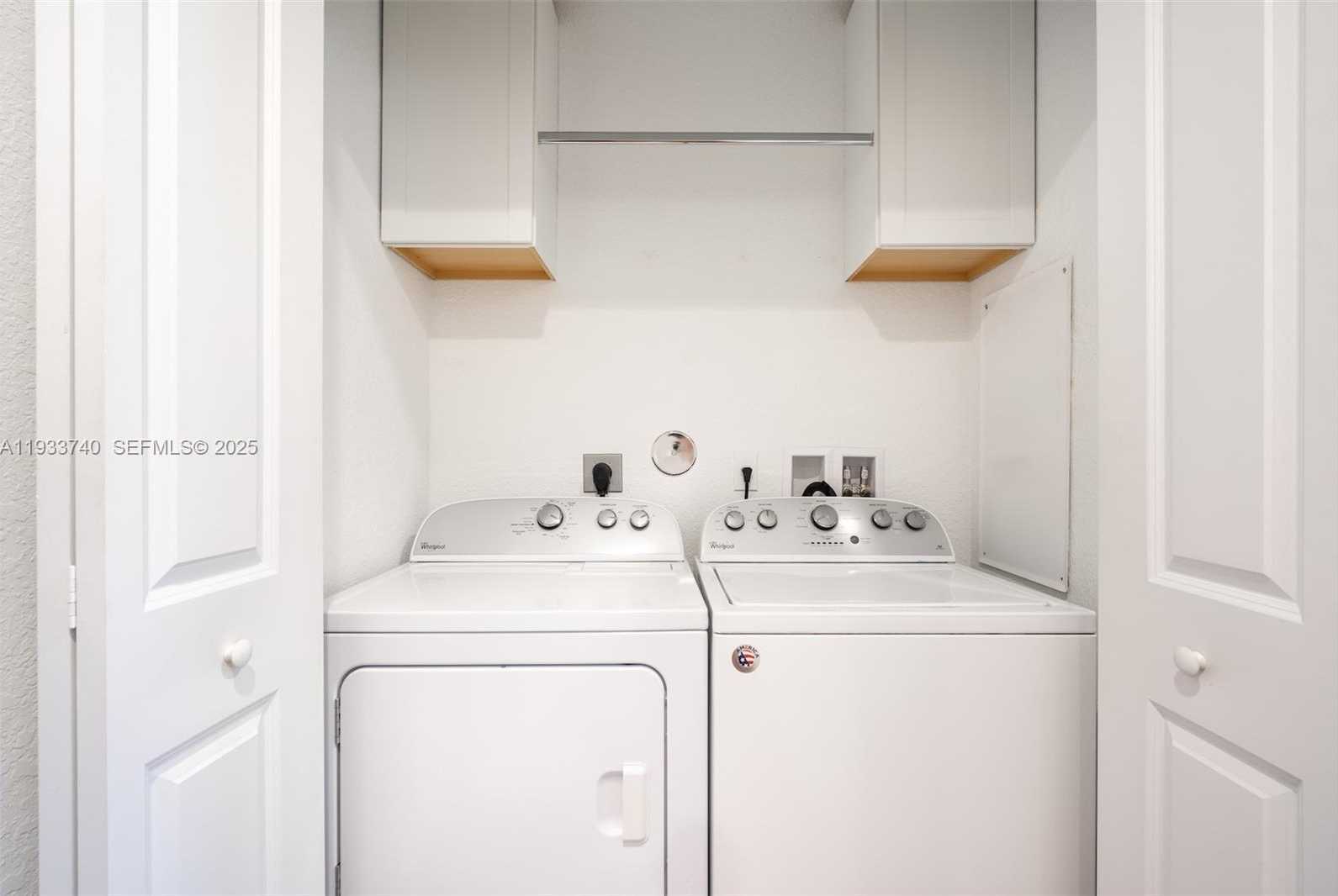 Small Image of 4652 HORSESHOE CIRCLE, Davie Number 31