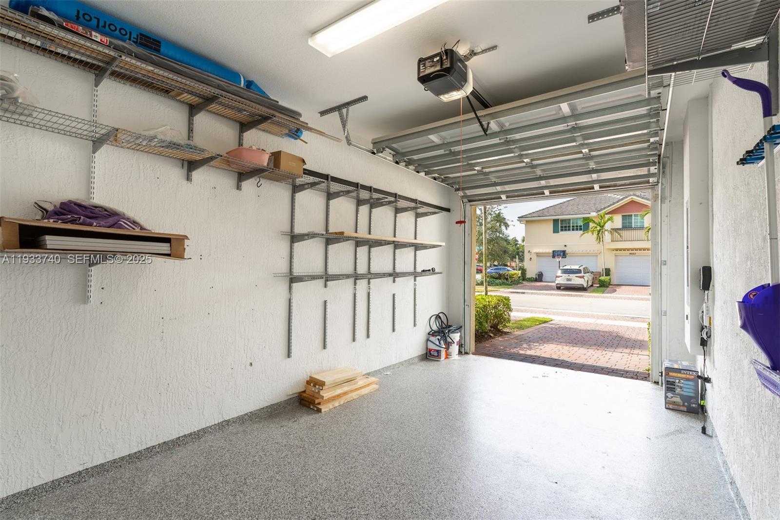 Small Image of 4652 HORSESHOE CIRCLE, Davie Number 33