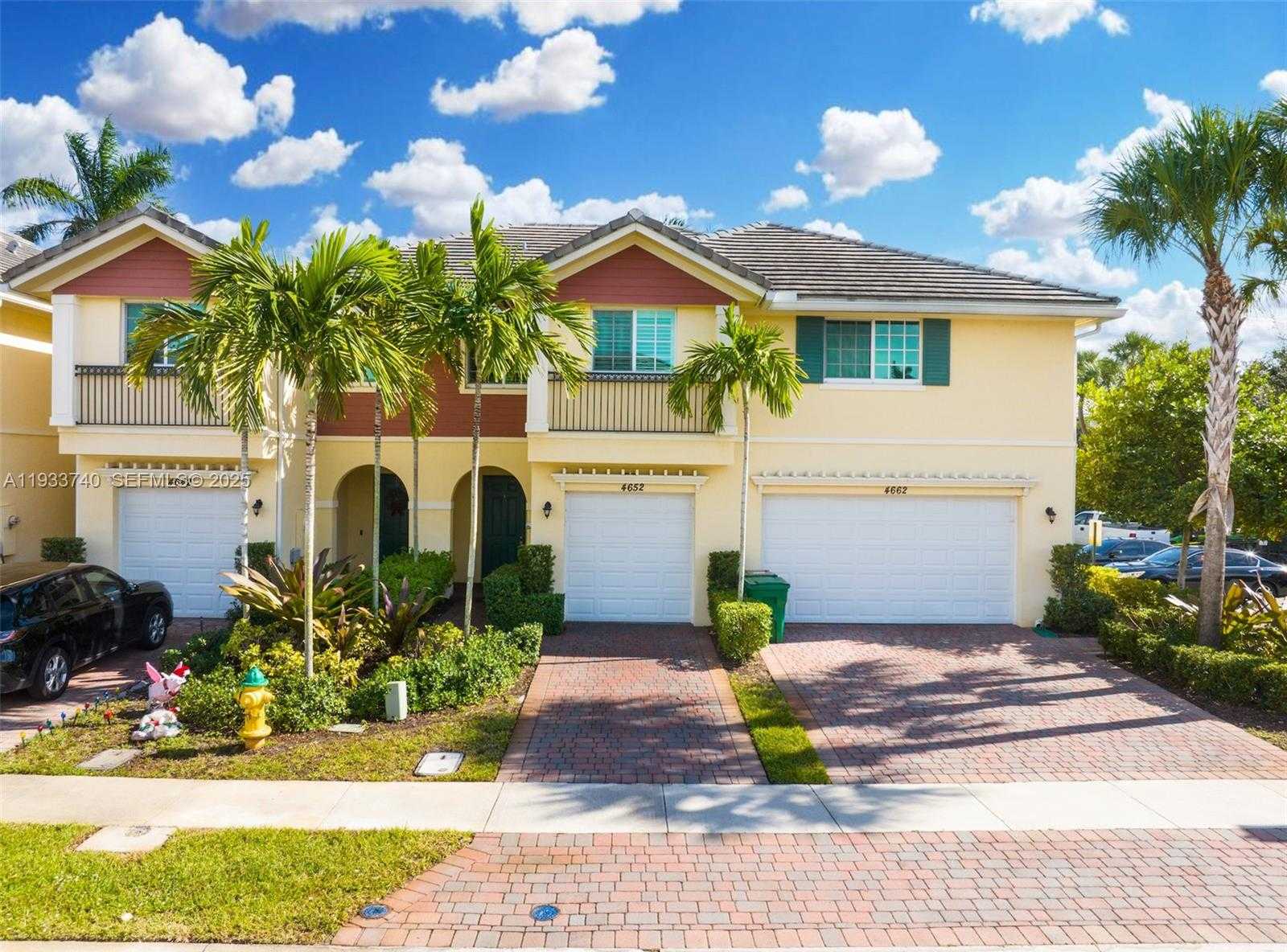 Small Image of 4652 HORSESHOE CIRCLE, Davie Number 37