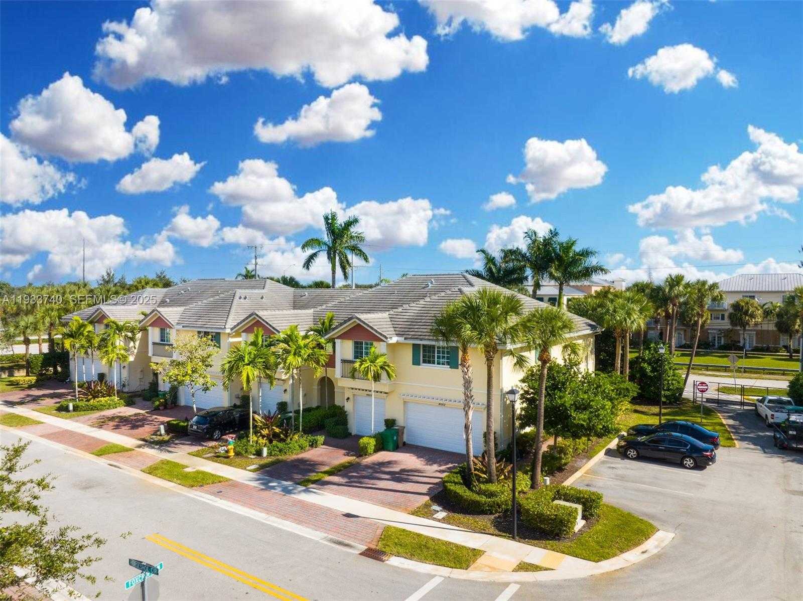 Small Image of 4652 HORSESHOE CIRCLE, Davie Number 47