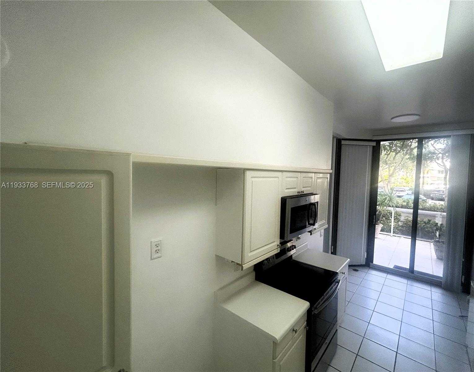 Small Image of 3640 YACHT CLUB DR #104, Aventura Number 3