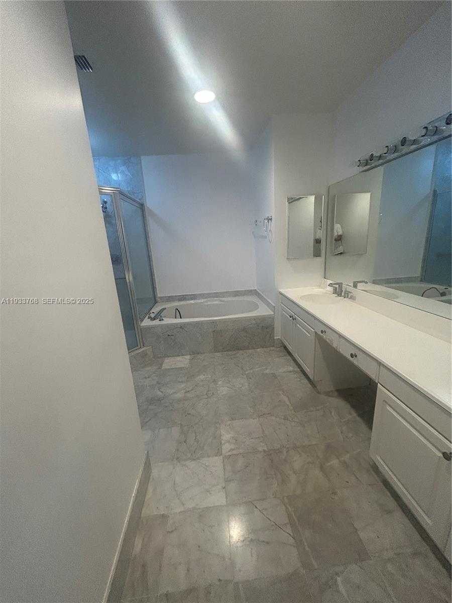Small Image of 3640 YACHT CLUB DR #104, Aventura Number 8