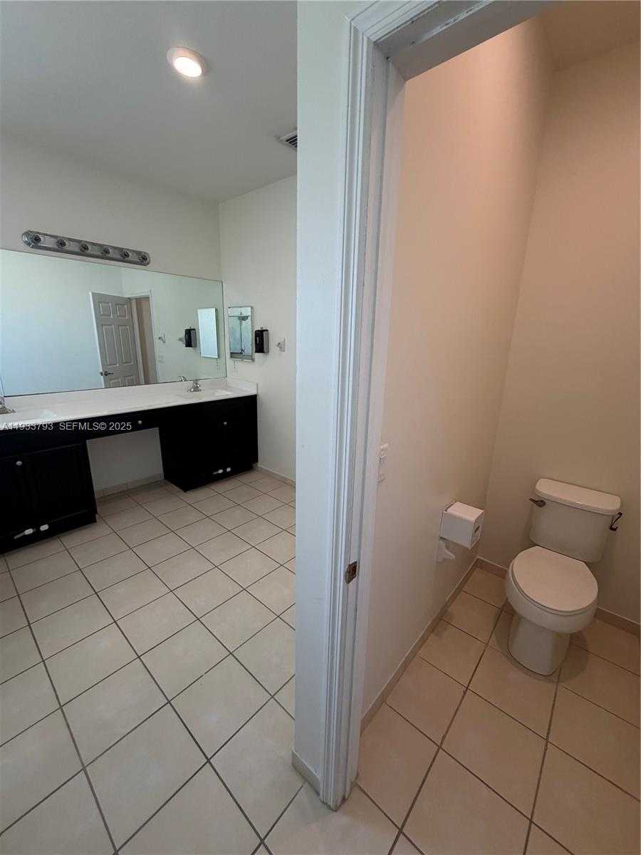 Small Image of 3501 WEST 92ND PL, Hialeah Number 21
