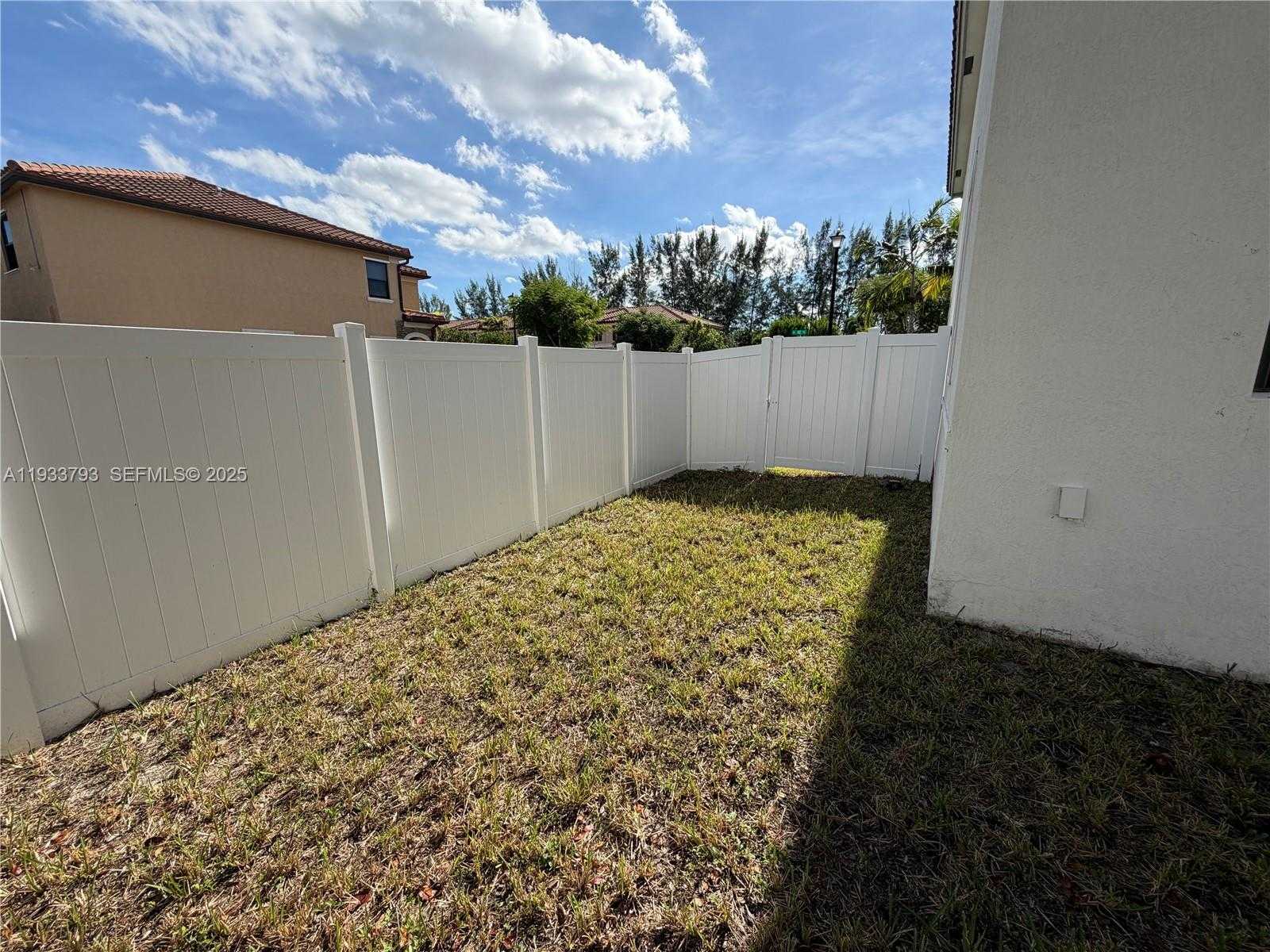 Small Image of 3501 WEST 92ND PL, Hialeah Number 23