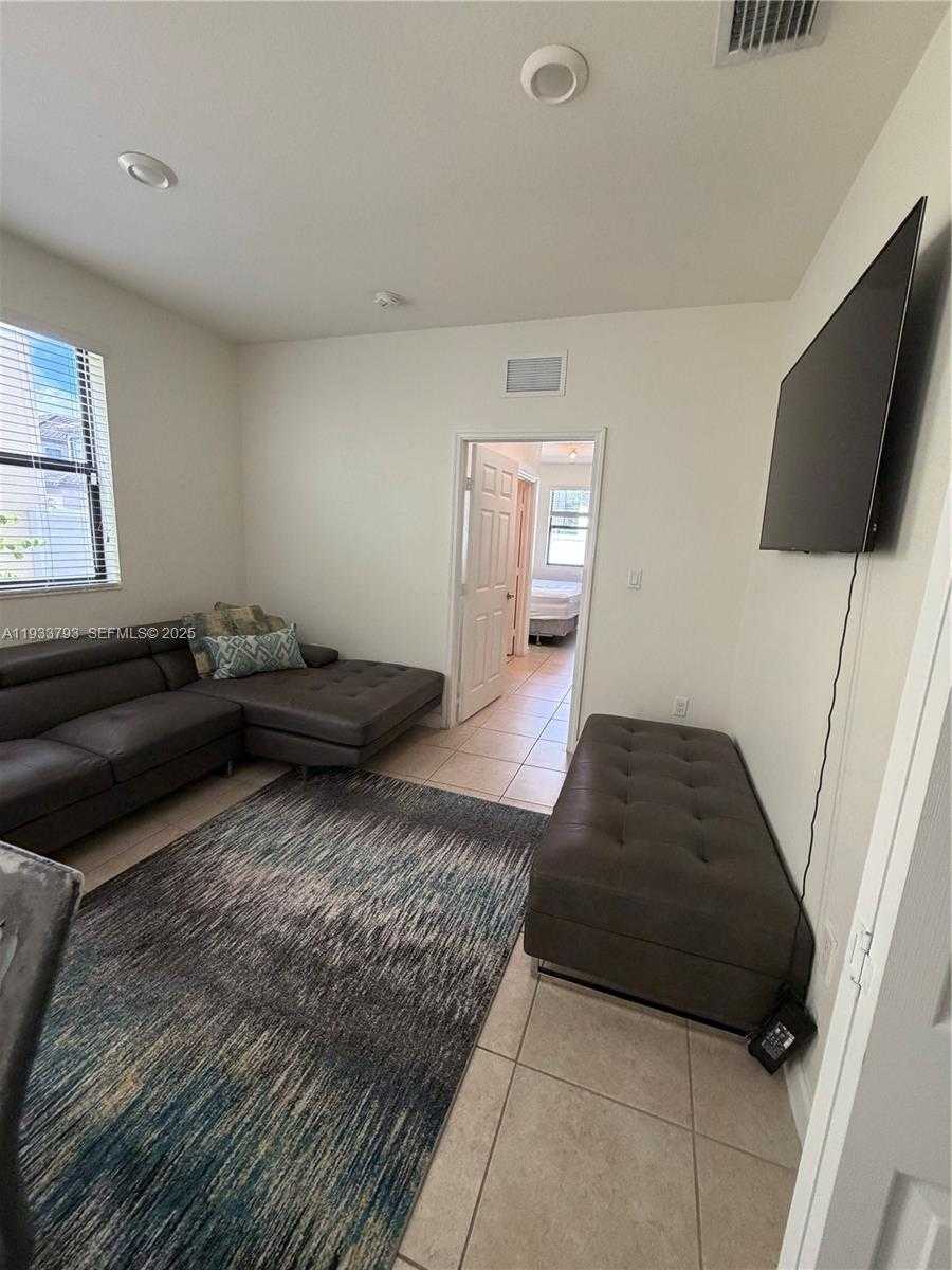 Small Image of 3501 WEST 92ND PL, Hialeah Number 29