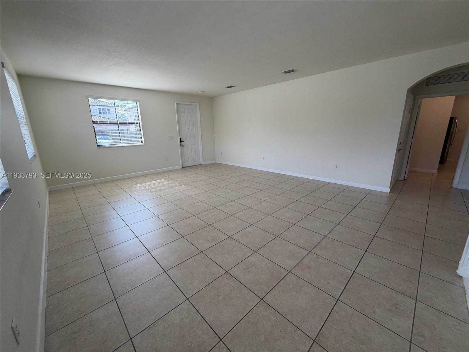 Small Image of 3501 WEST 92ND PL, Hialeah Number 4