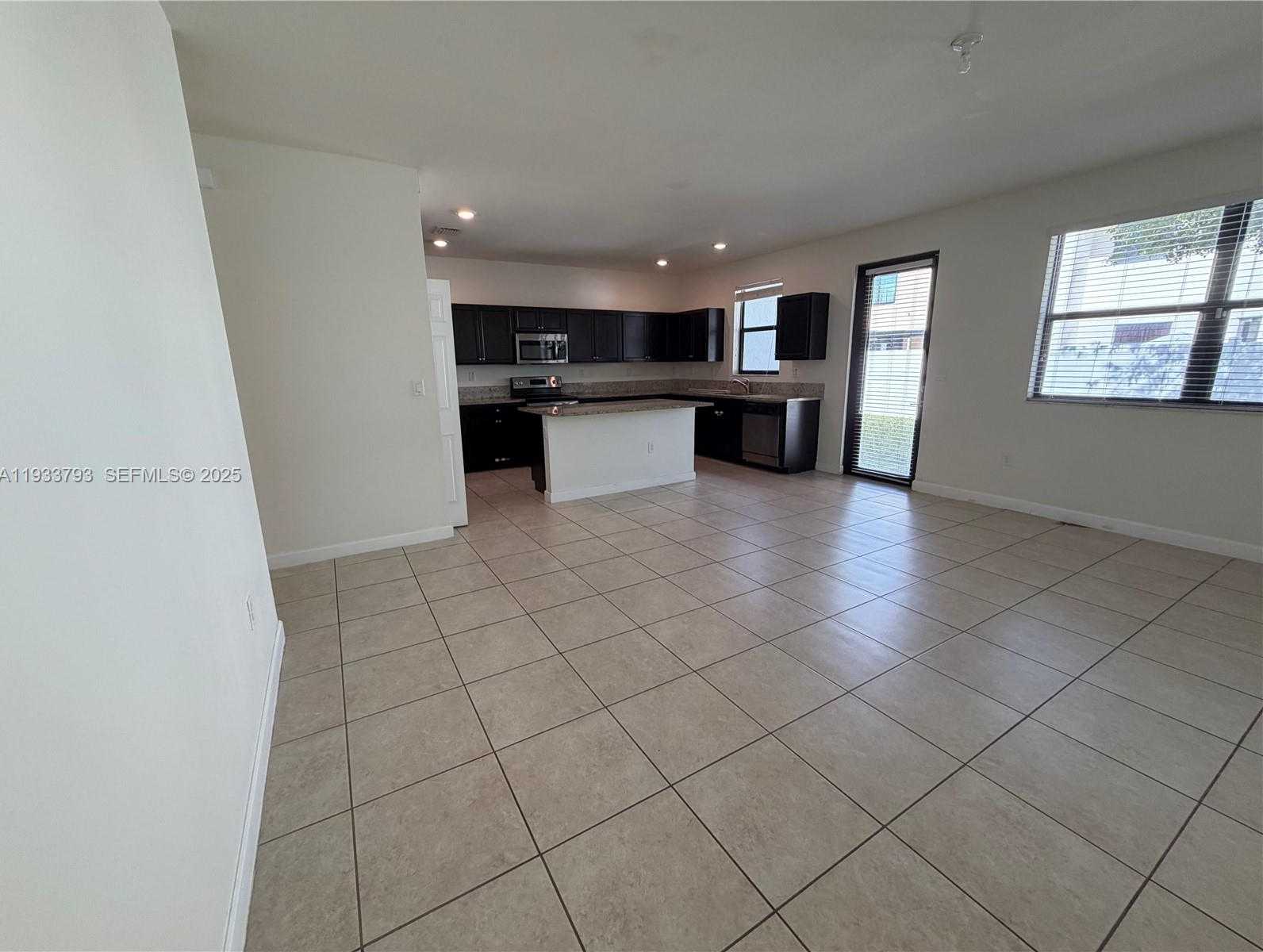 Small Image of 3501 WEST 92ND PL, Hialeah Number 5