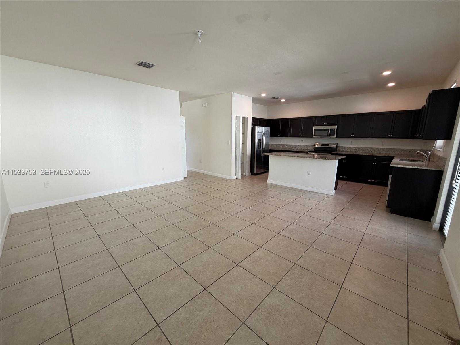 Small Image of 3501 WEST 92ND PL, Hialeah Number 6
