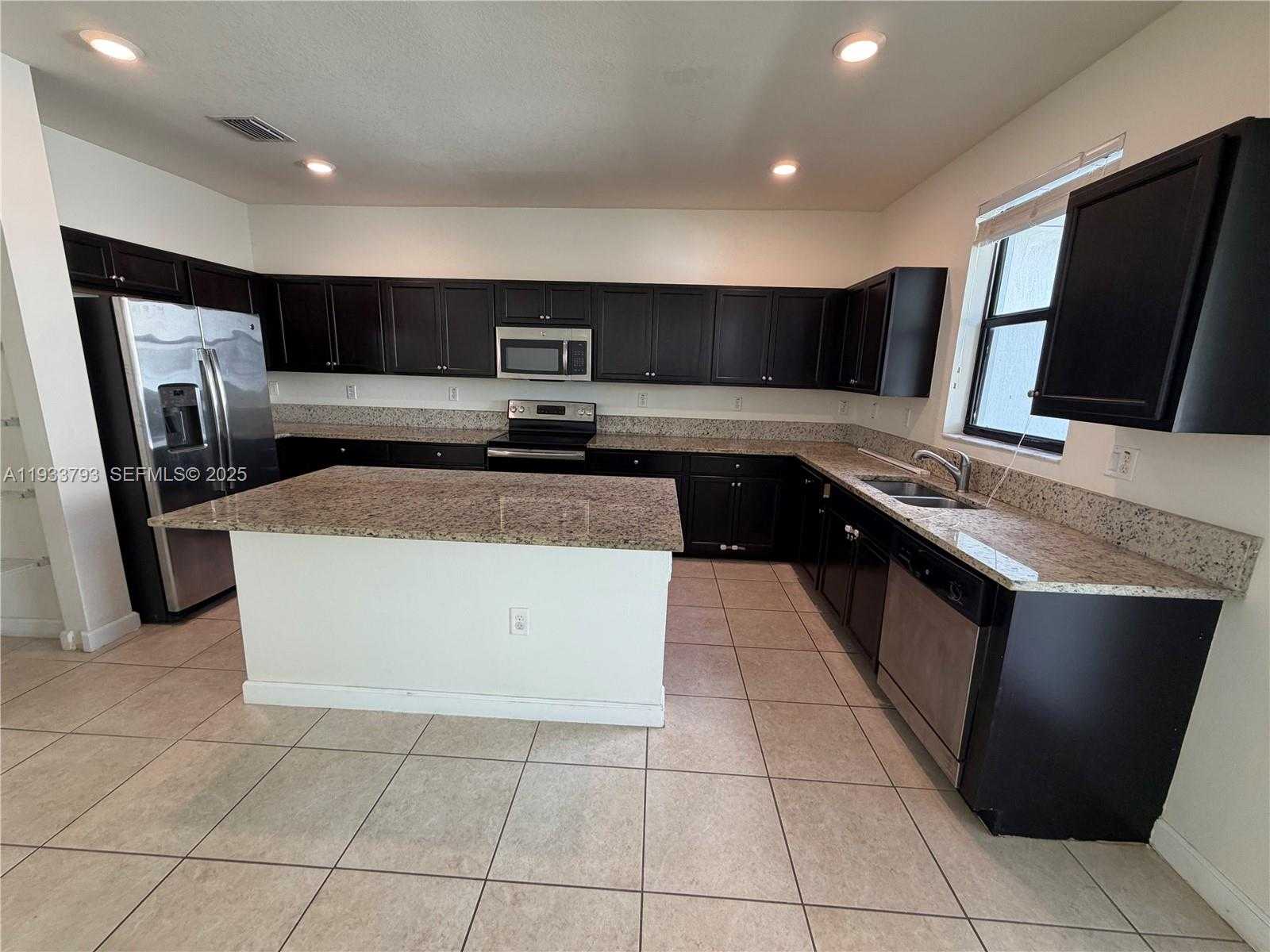 Small Image of 3501 WEST 92ND PL, Hialeah Number 7
