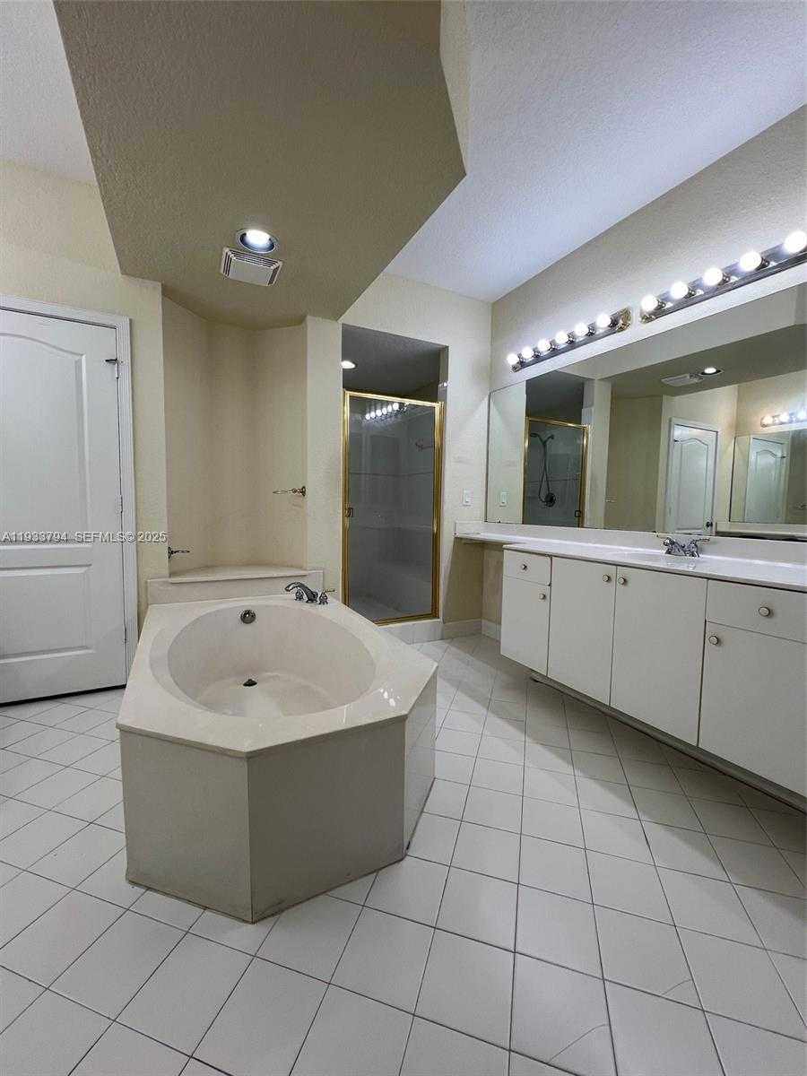 Small Image of 10710 NORTH WEST 66TH ST #103, Doral Number 8