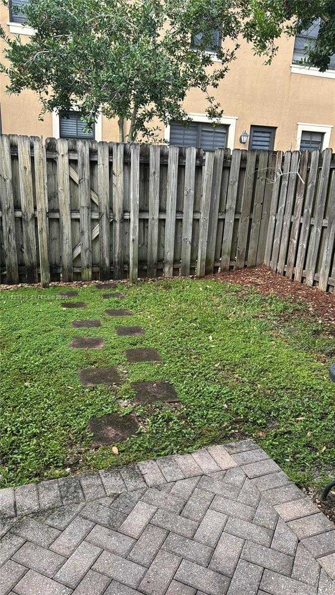 Small Image of 8437 BLUE COVE WAY #8437, Parkland Number 23