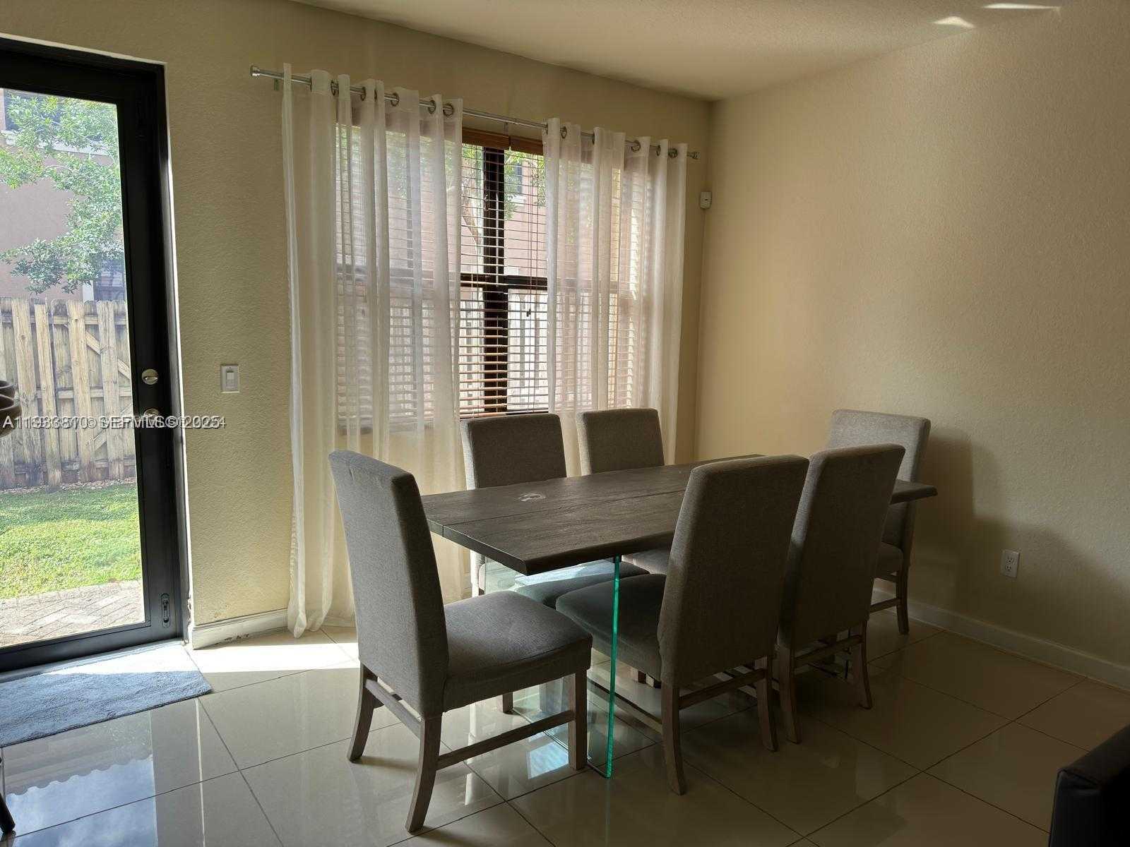 Small Image of 8437 BLUE COVE WAY #8437, Parkland Number 3