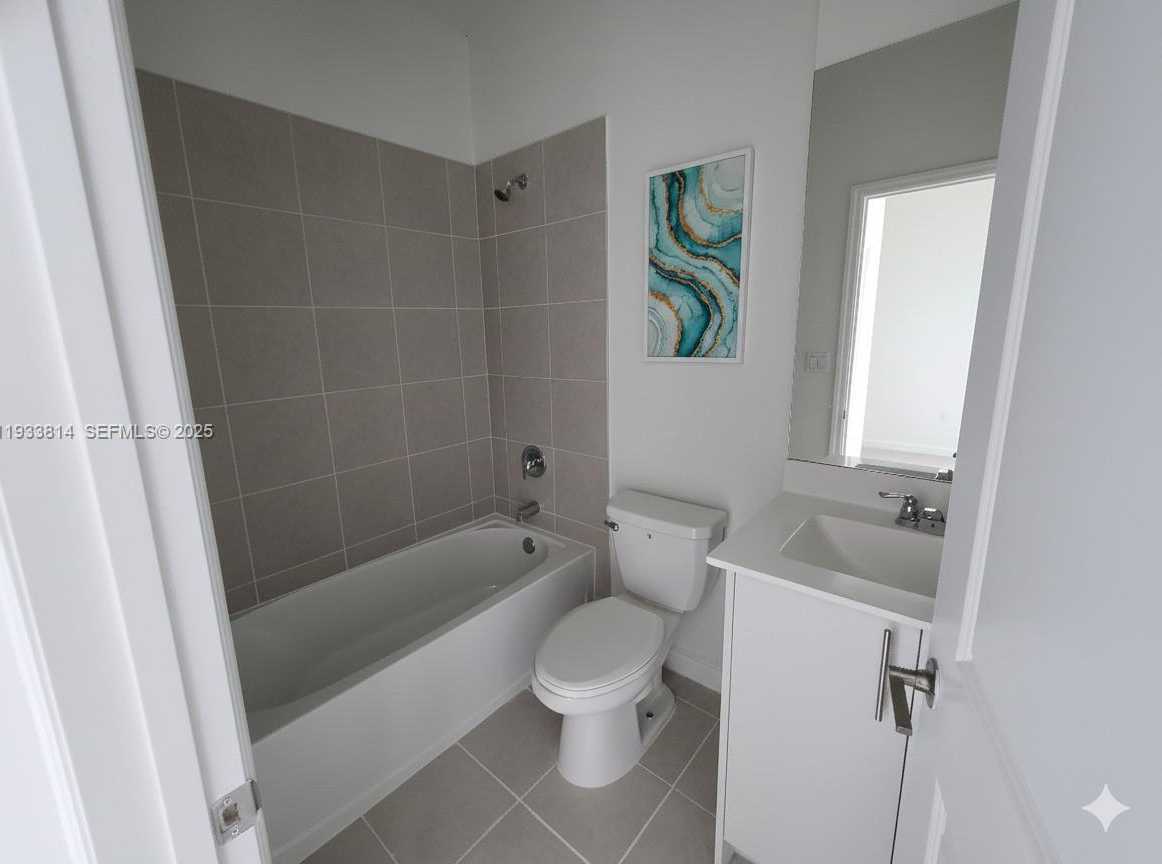 Small Image of Florida City Number 12