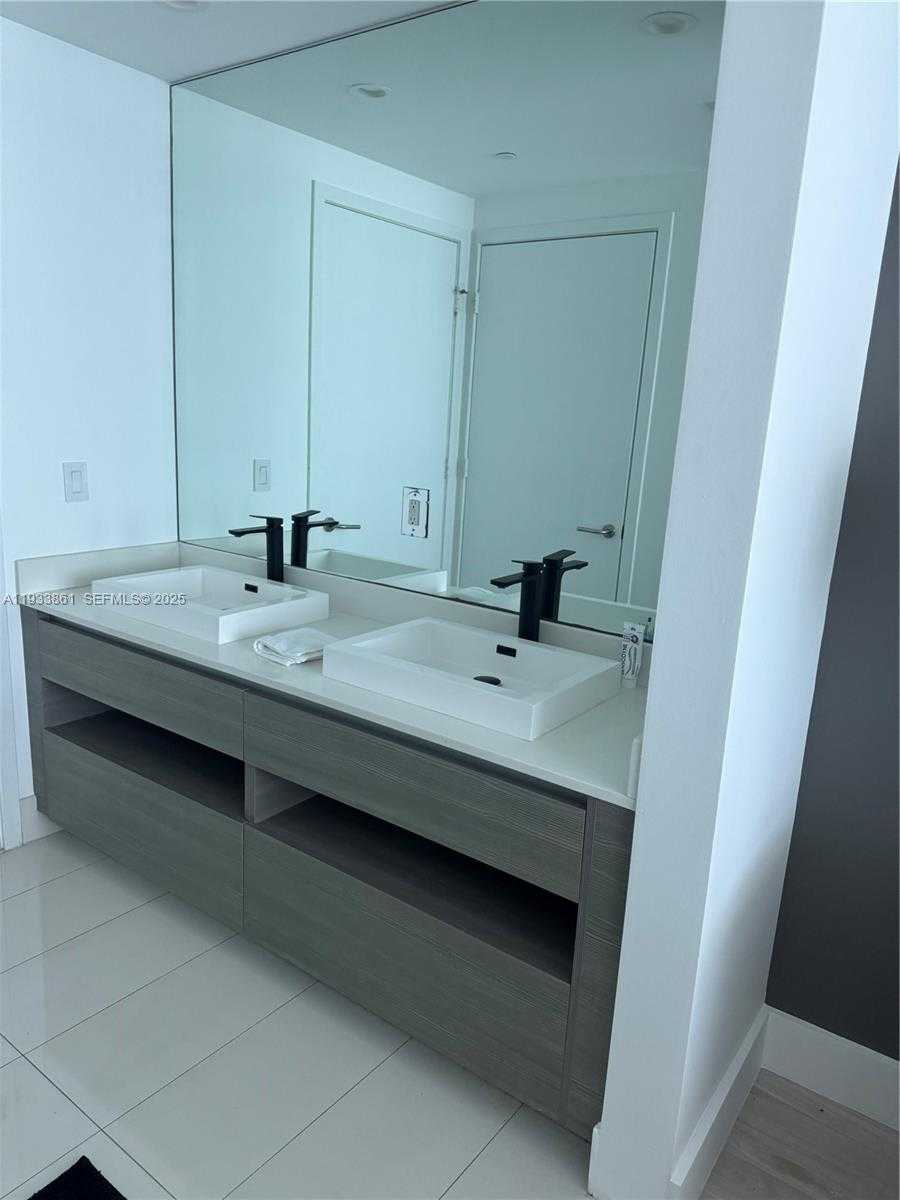 Small Image of 460 NORTH EAST 28TH ST #3807, Miami Number 7