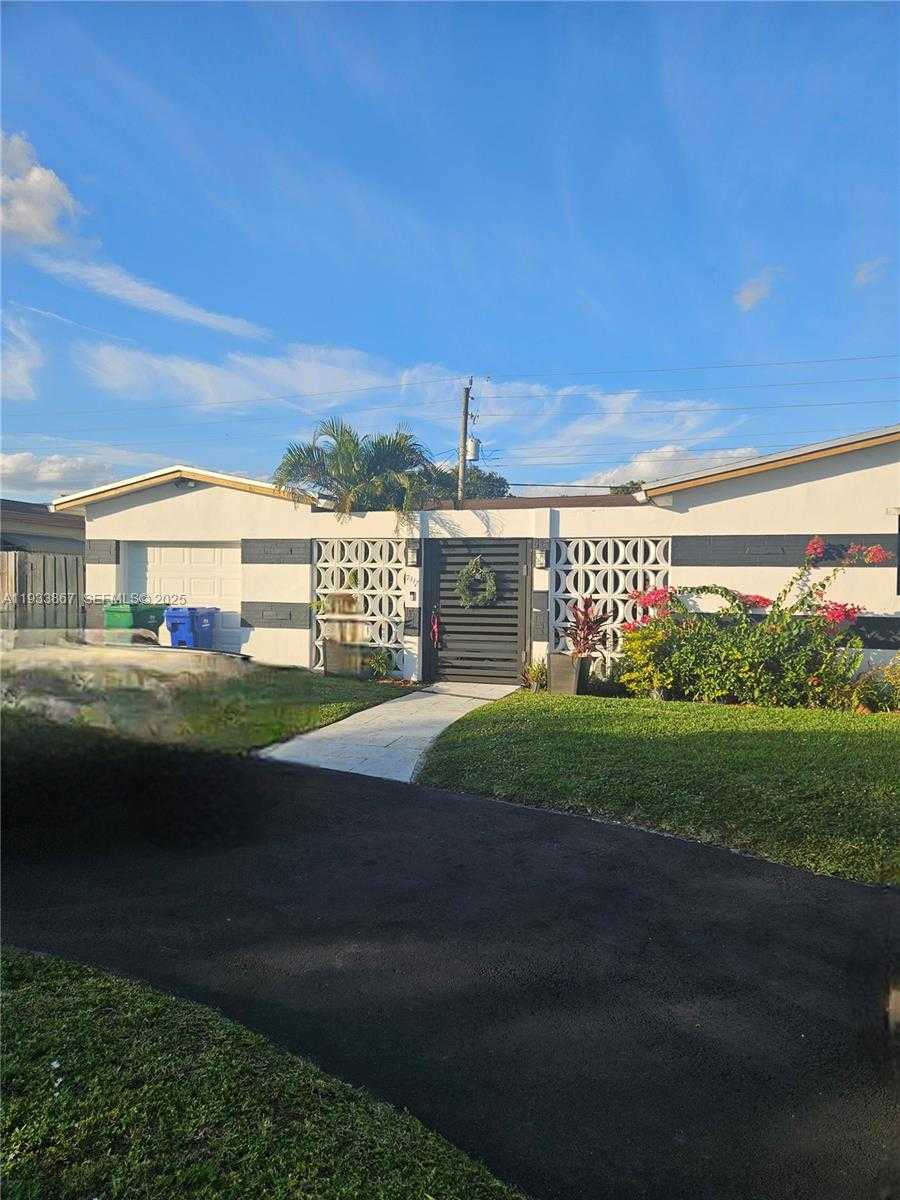 Small Image of 7817 FAIRWAY BLVD, Miramar Number 6