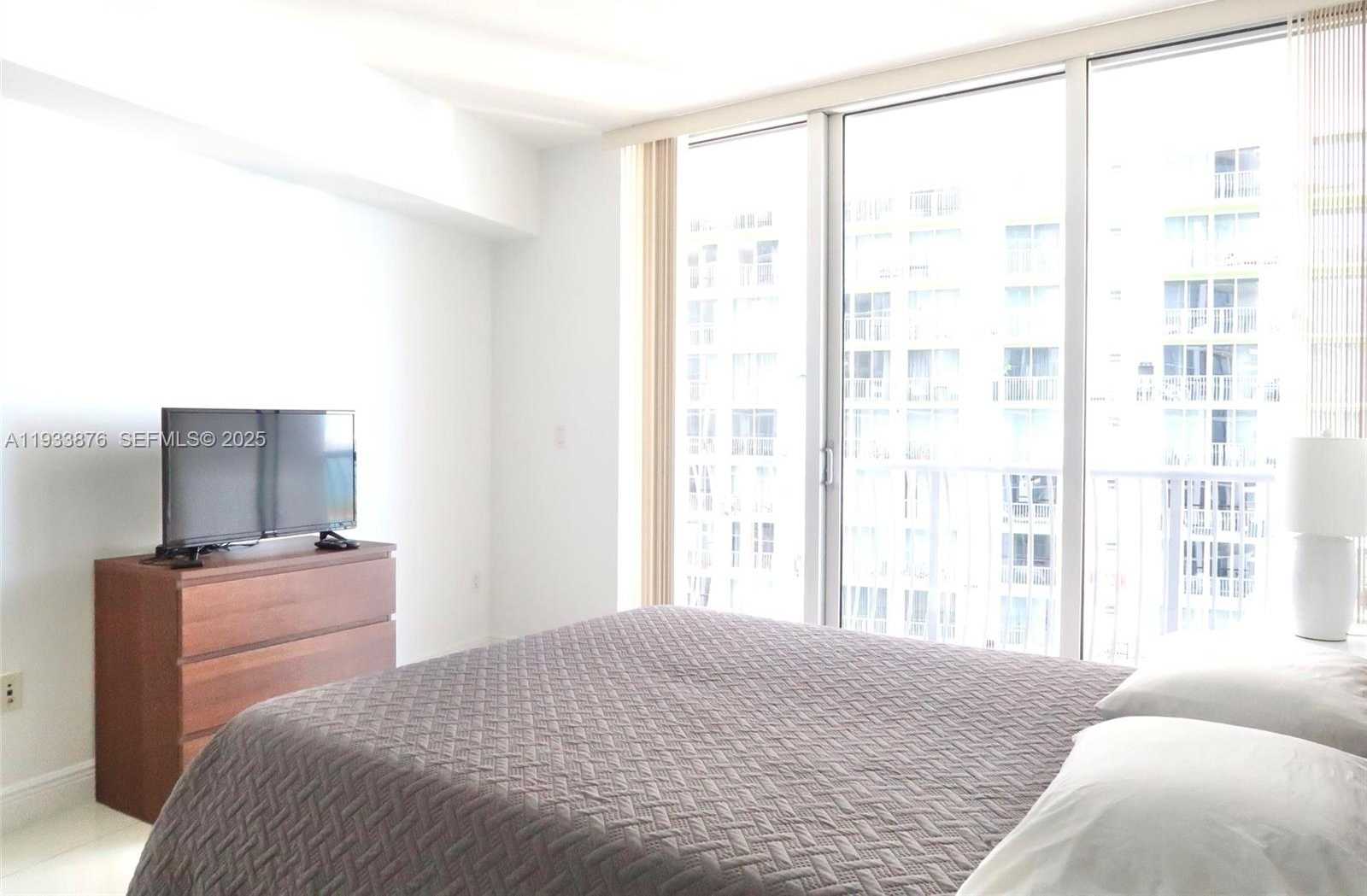 Small Image of 1750 NORTH BAYSHORE DR #3305, Miami Number 6