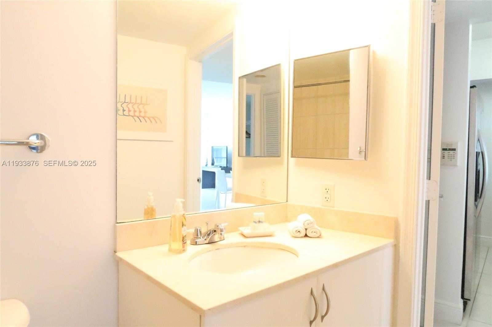 Small Image of 1750 NORTH BAYSHORE DR #3305, Miami Number 8
