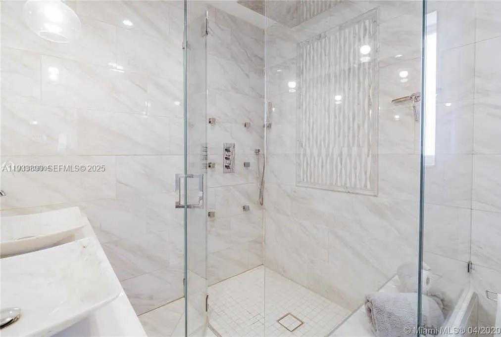 Small Image of 1731 NORTH EAST 172ND ST, North Miami Beach Number 25