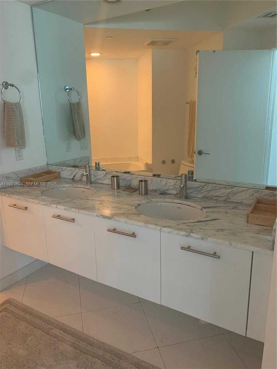 Small Image of 500 BRICKELL AVE #1507, Miami Number 14