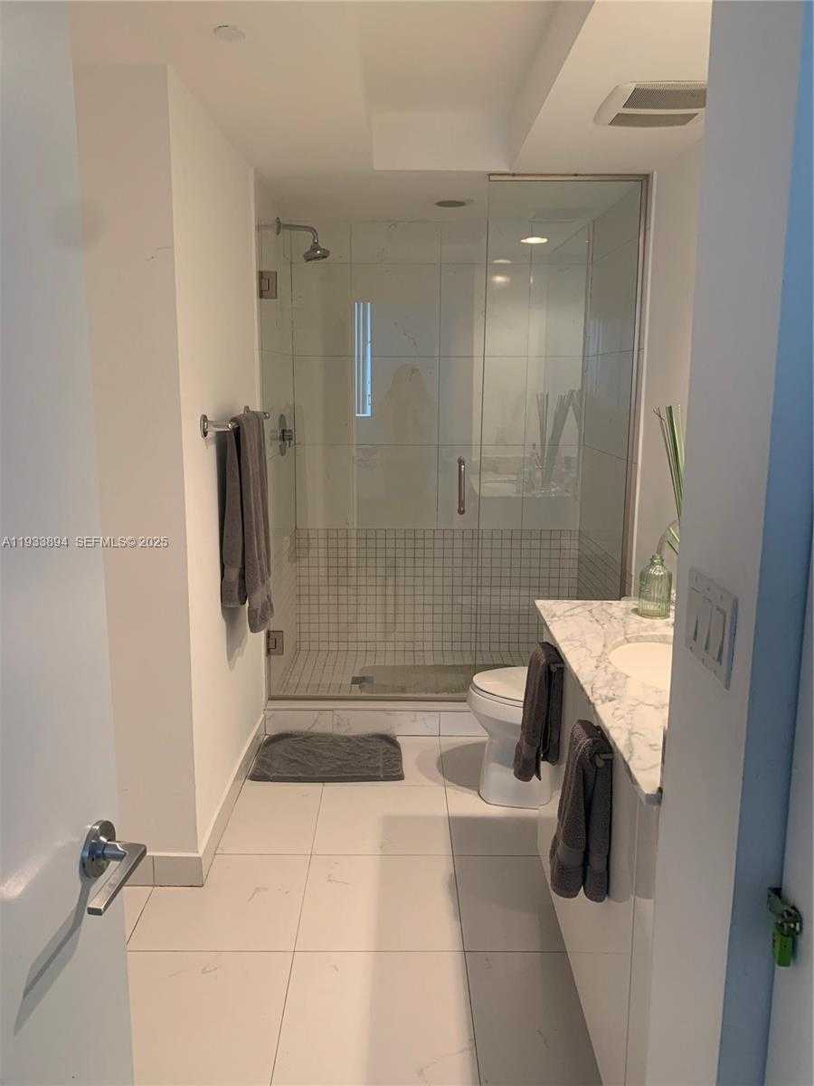 Small Image of 500 BRICKELL AVE #1507, Miami Number 17