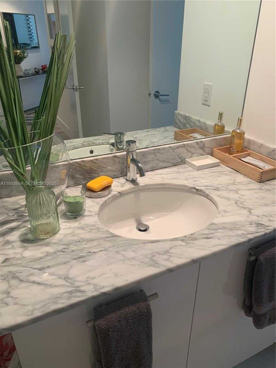 Small Image of 500 BRICKELL AVE #1507, Miami Number 18