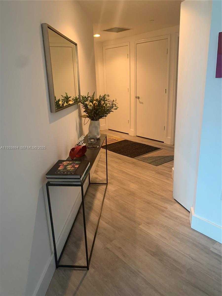 Small Image of 500 BRICKELL AVE #1507, Miami Number 3