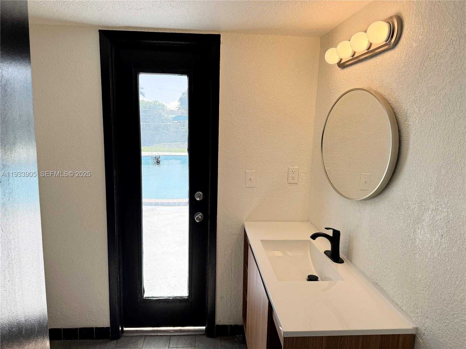 Small Image of Miami Number 13