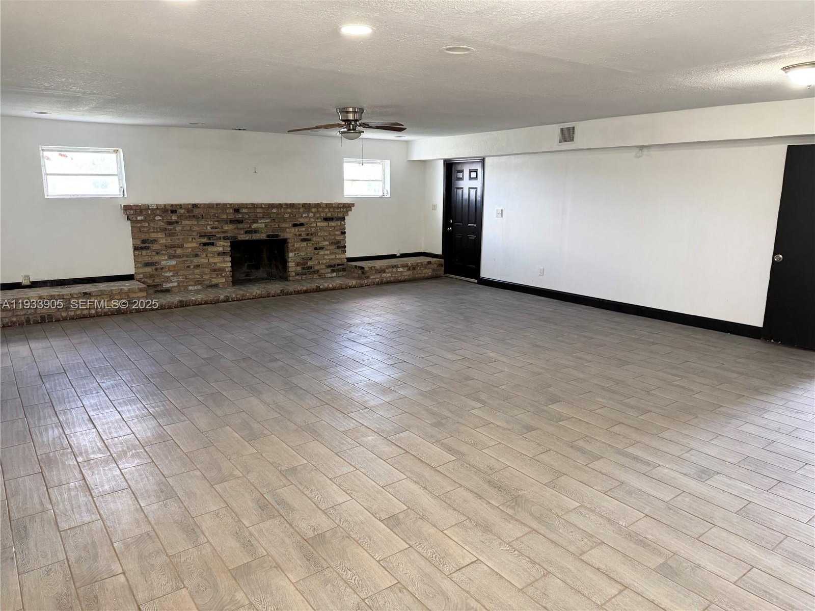 Small Image of Miami Number 15