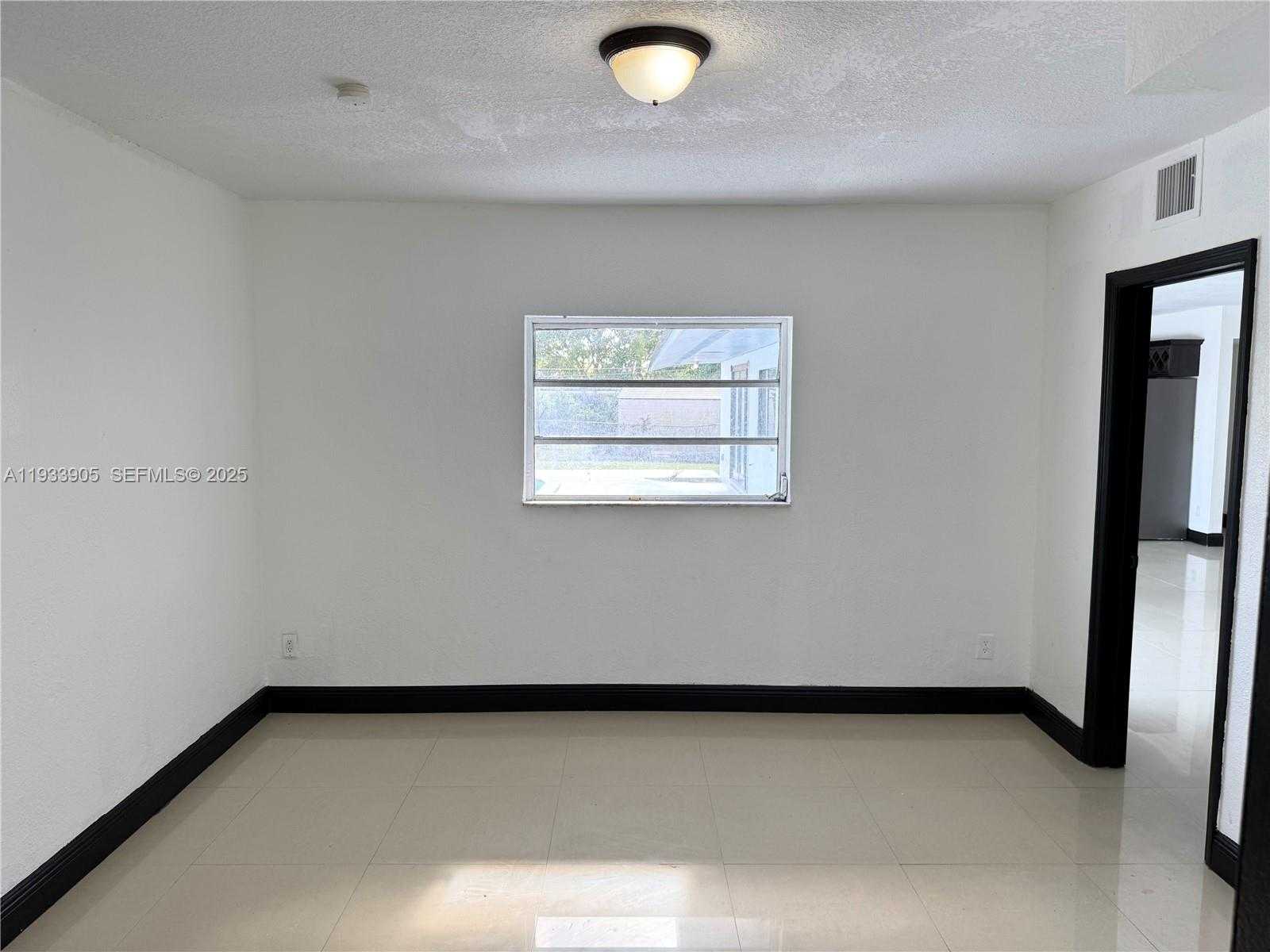 Small Image of Miami Number 18