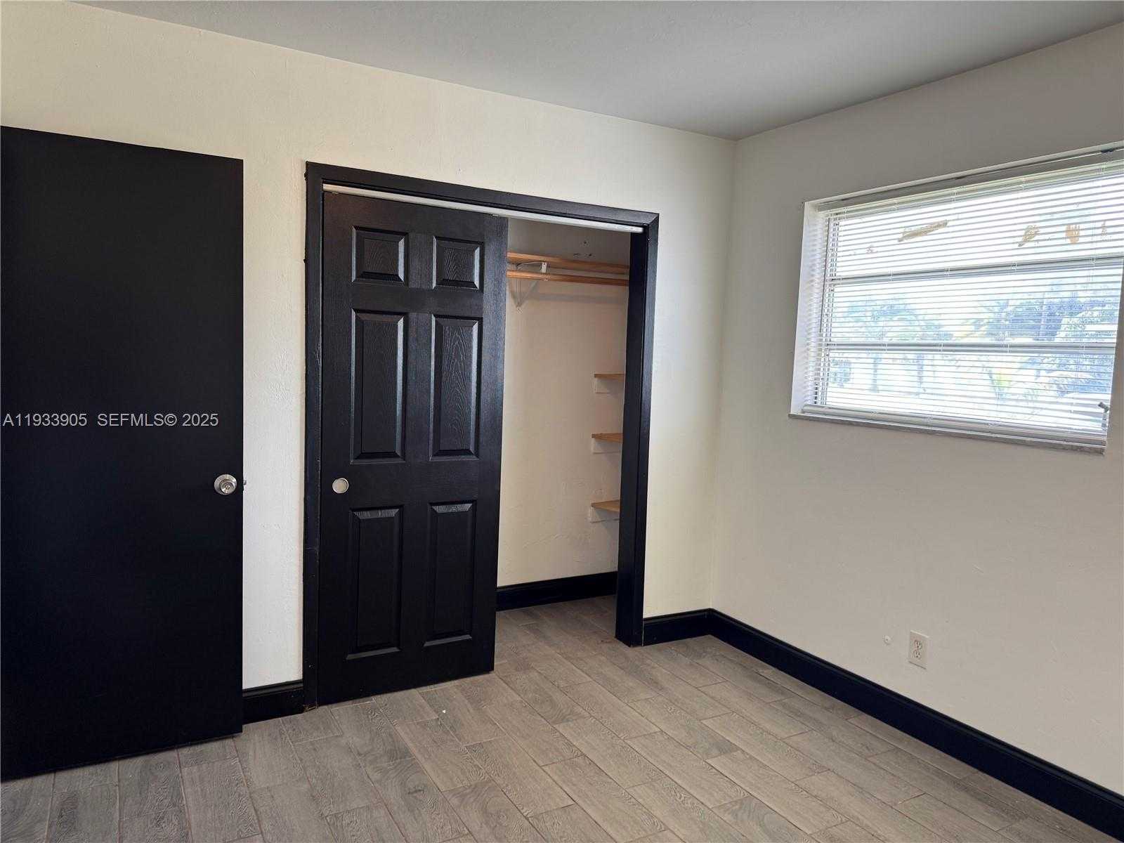 Small Image of Miami Number 19