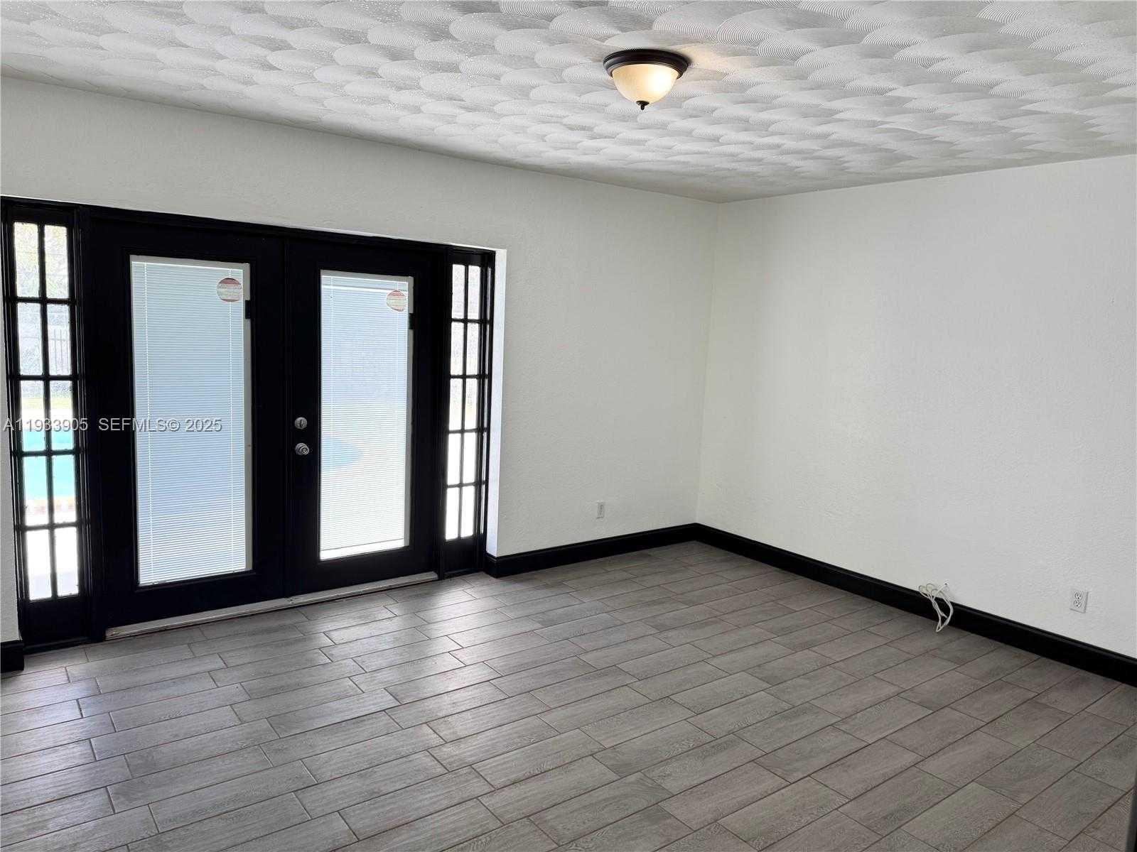 Small Image of Miami Number 9