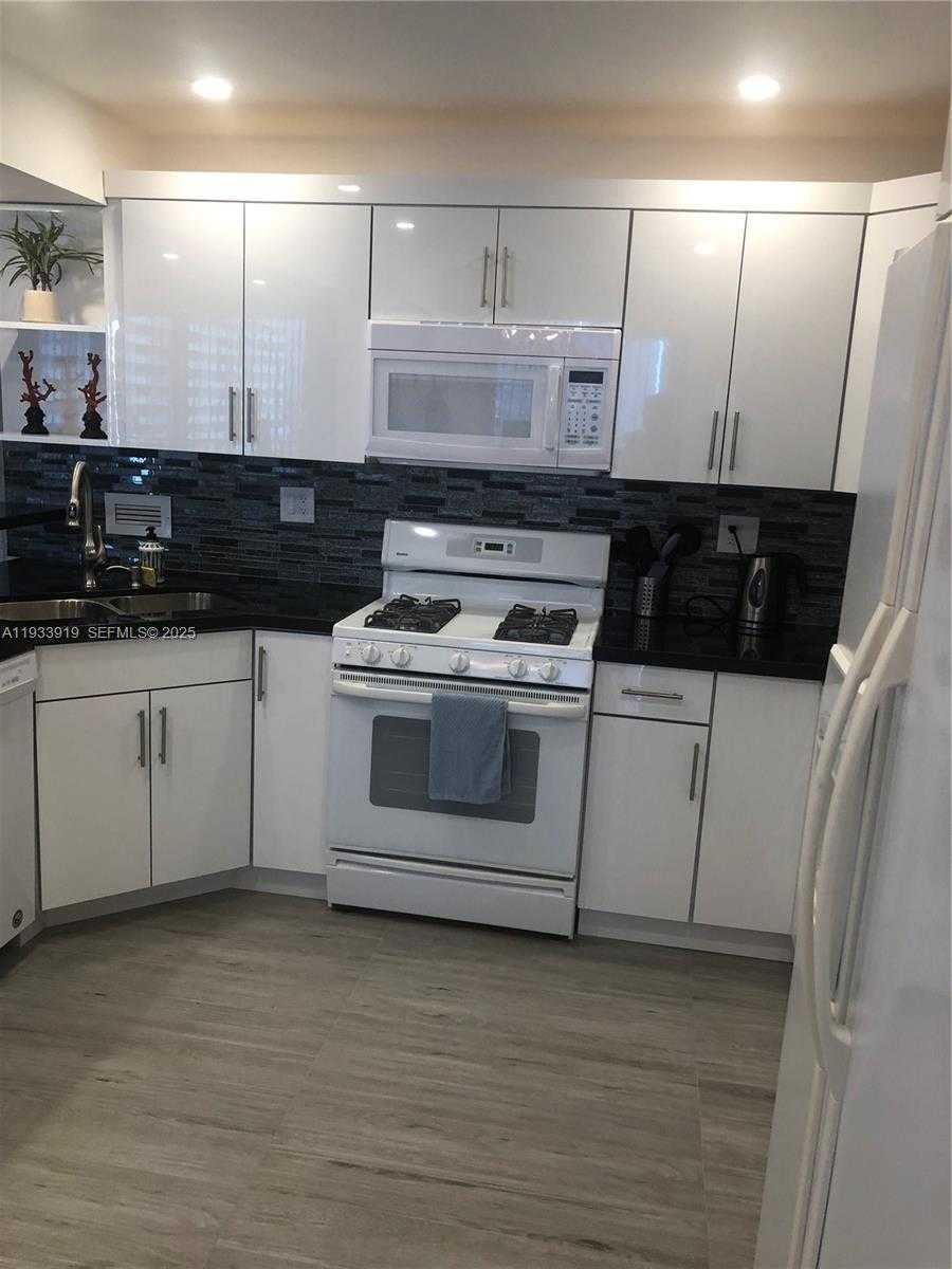 Small Image of 2030 SOUTH OCEAN DR #1826, Hallandale Beach Number 20