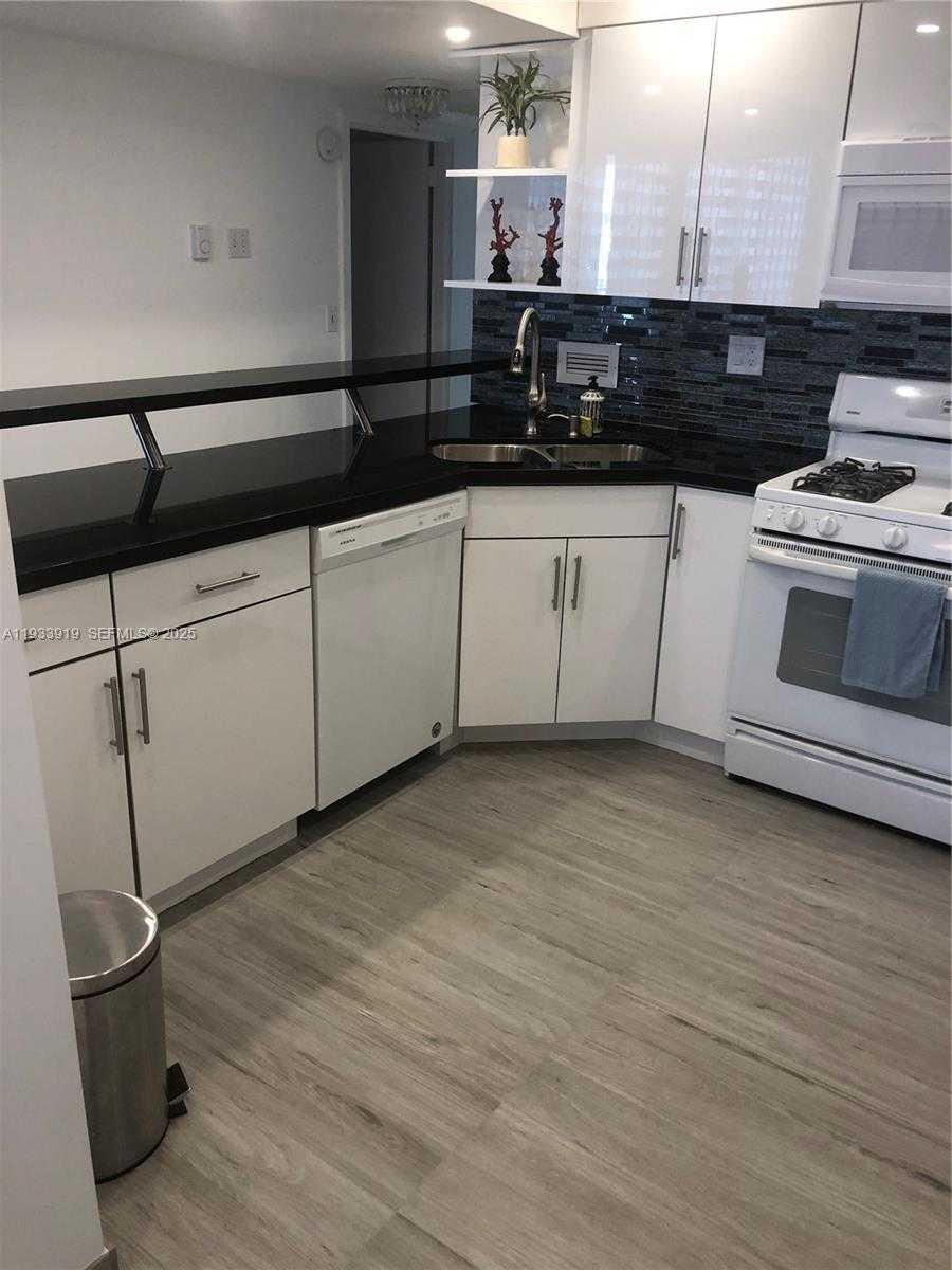 Small Image of 2030 SOUTH OCEAN DR #1826, Hallandale Beach Number 22