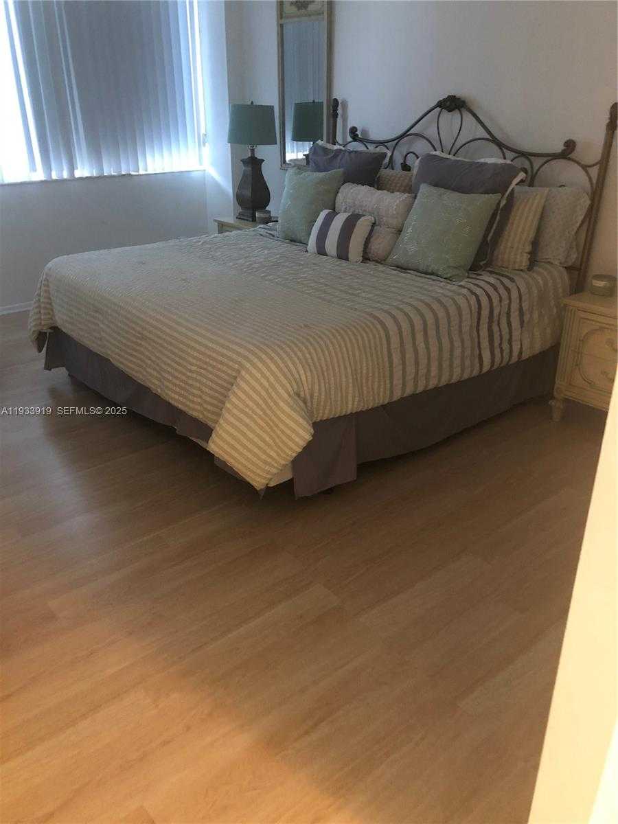 Small Image of 2030 SOUTH OCEAN DR #1826, Hallandale Beach Number 32