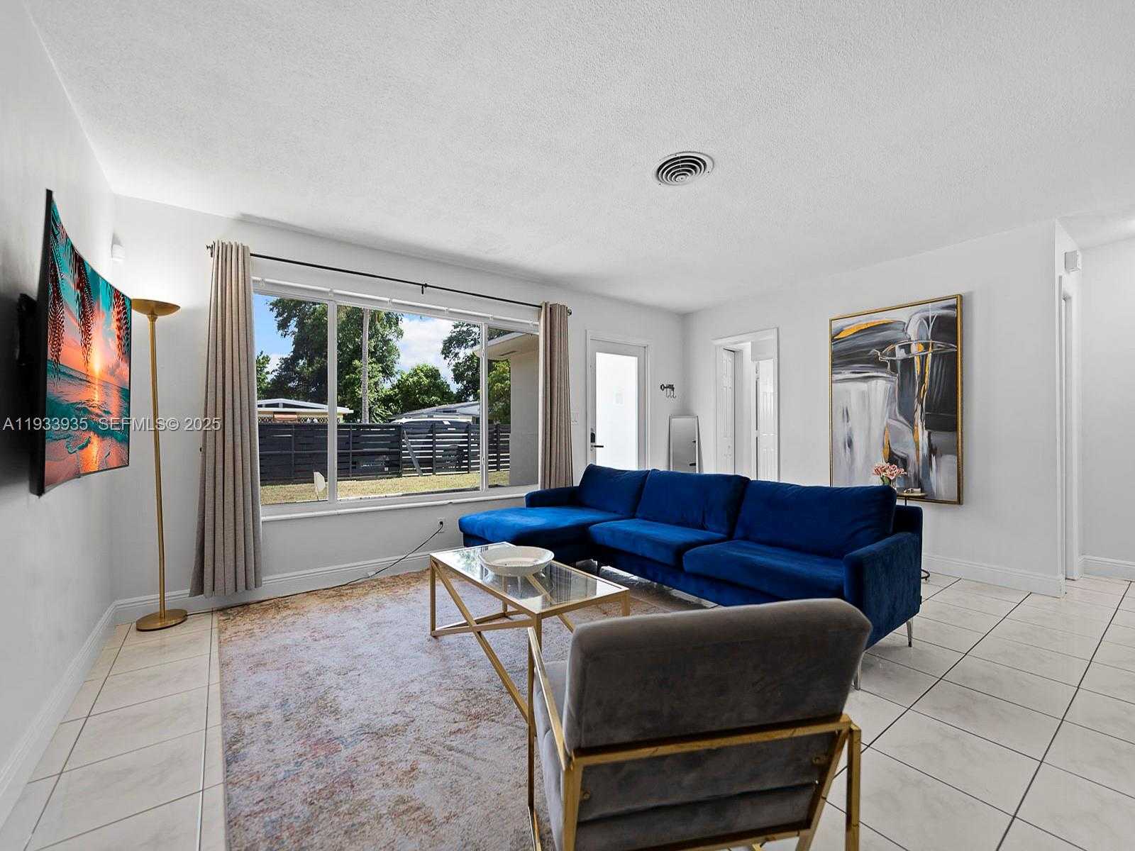 Small Image of 560 NORTH EAST 161ST ST, Miami Number 16