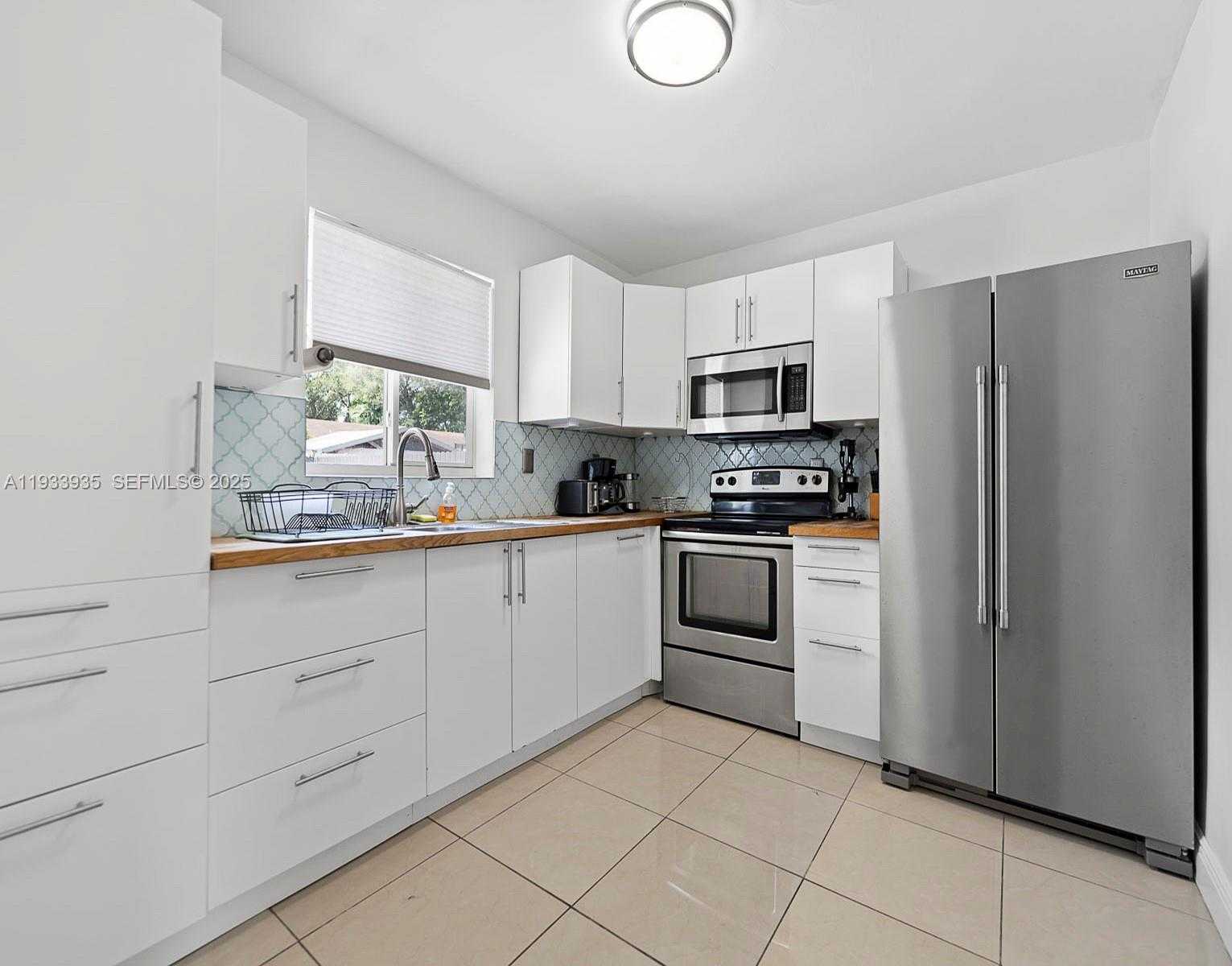 Small Image of 560 NORTH EAST 161ST ST, Miami Number 22