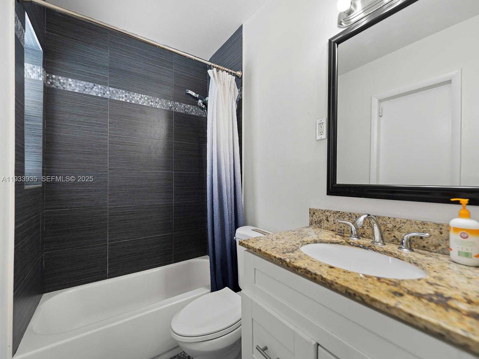 Small Image of 560 NORTH EAST 161ST ST, Miami Number 29