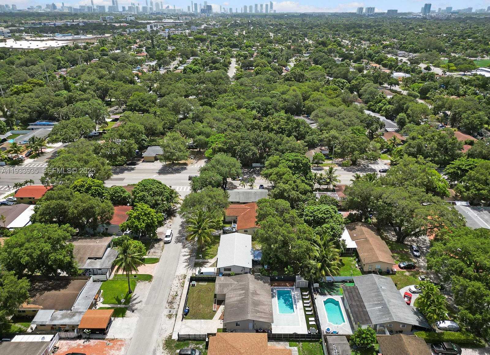 Small Image of 560 NORTH EAST 161ST ST, Miami Number 3