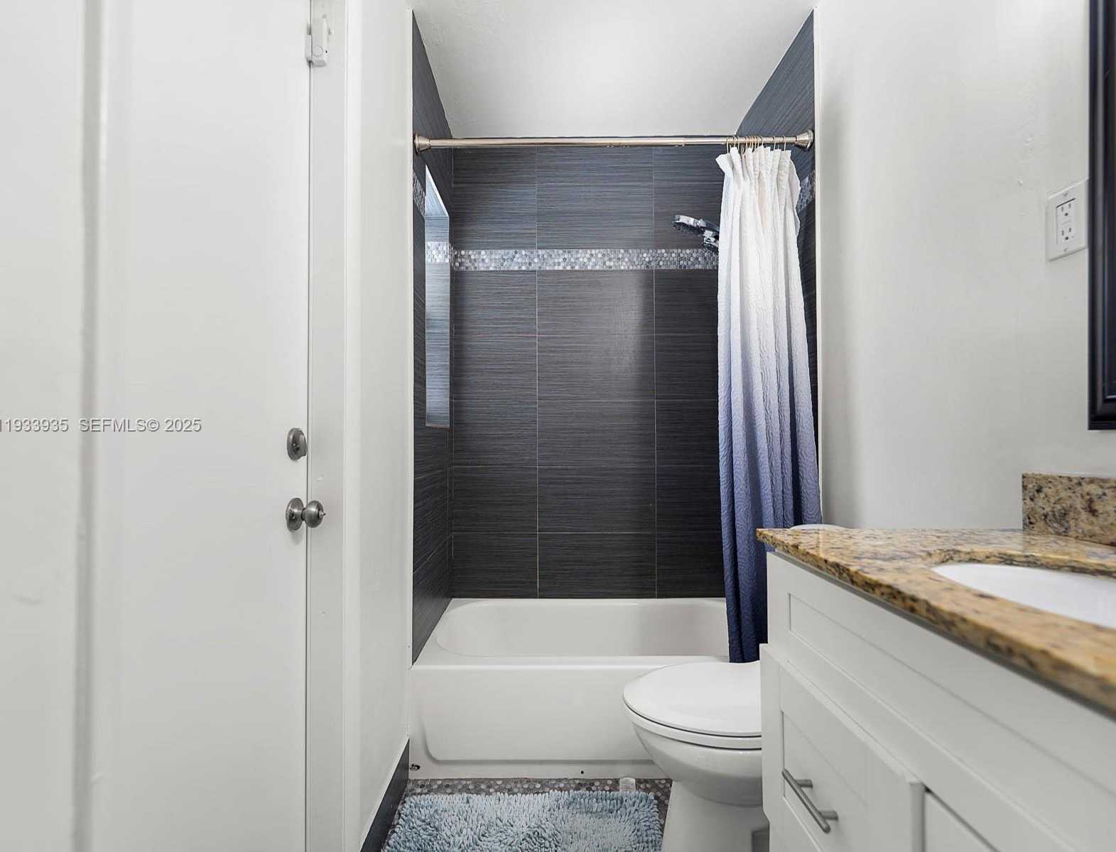 Small Image of 560 NORTH EAST 161ST ST, Miami Number 30