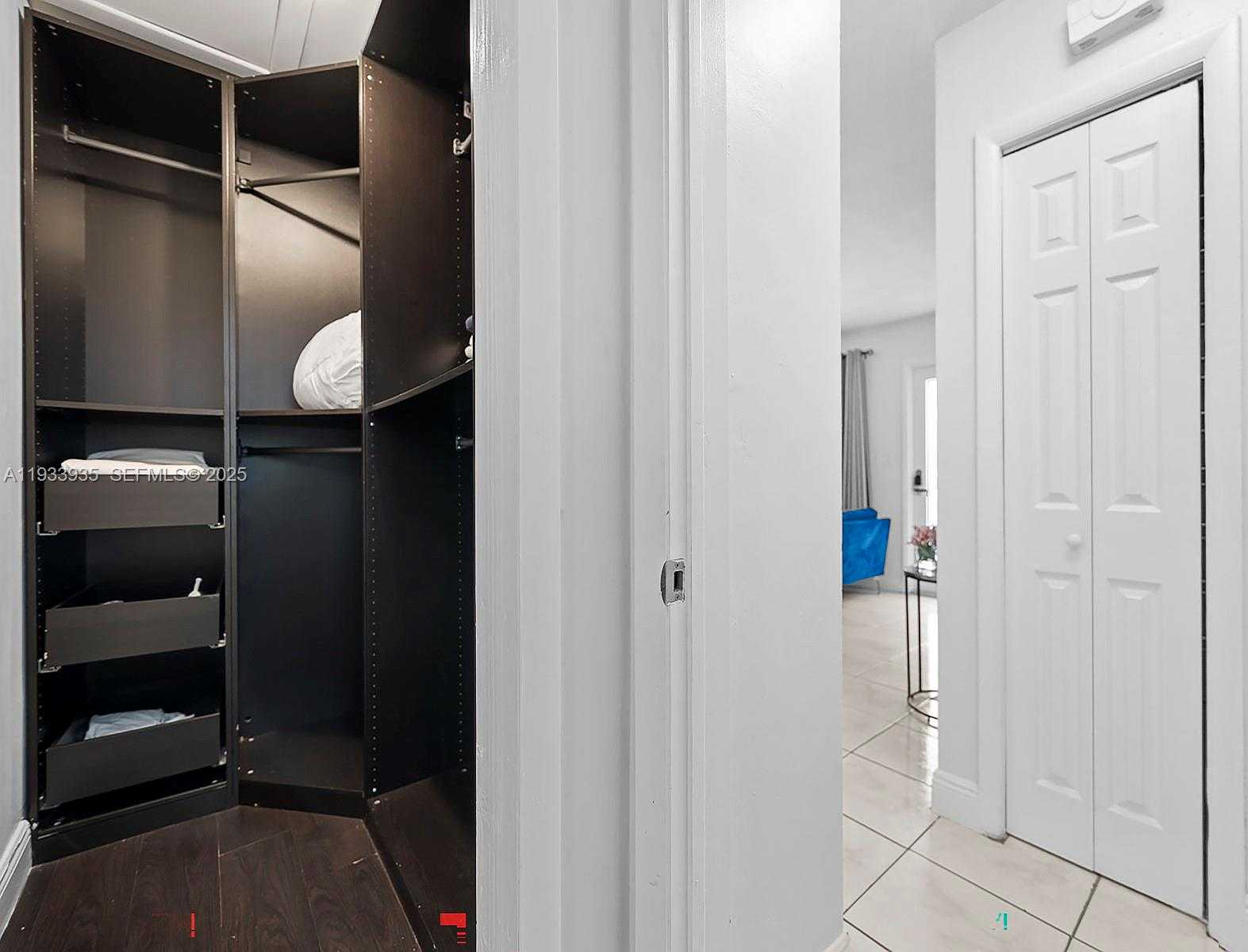 Small Image of 560 NORTH EAST 161ST ST, Miami Number 31