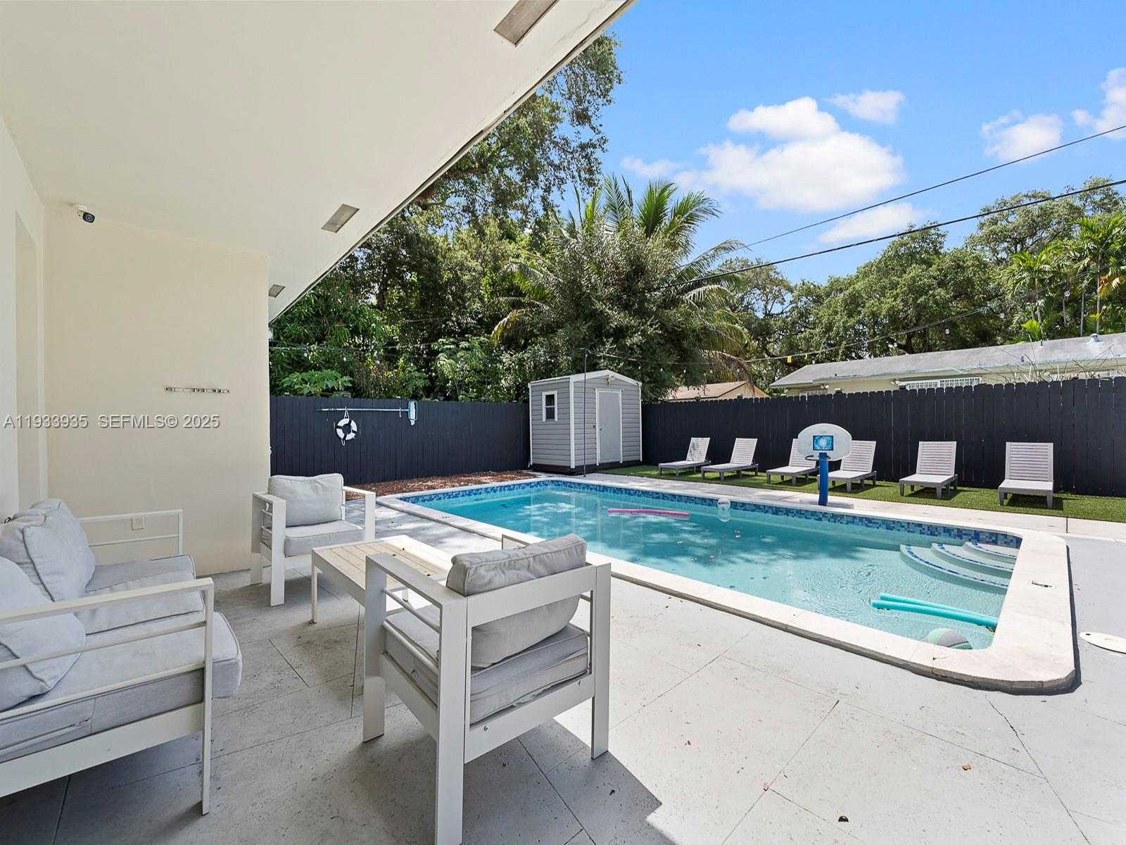 Small Image of 560 NORTH EAST 161ST ST, Miami Number 37