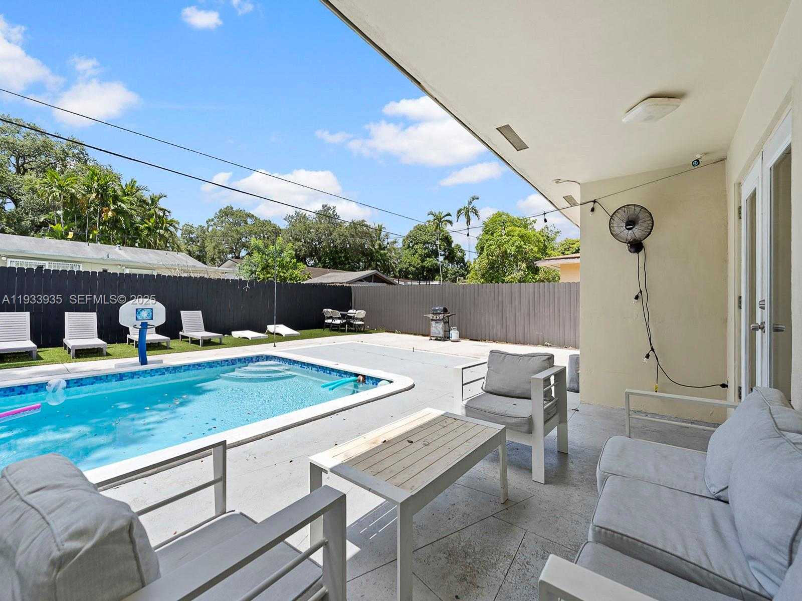 Small Image of 560 NORTH EAST 161ST ST, Miami Number 38