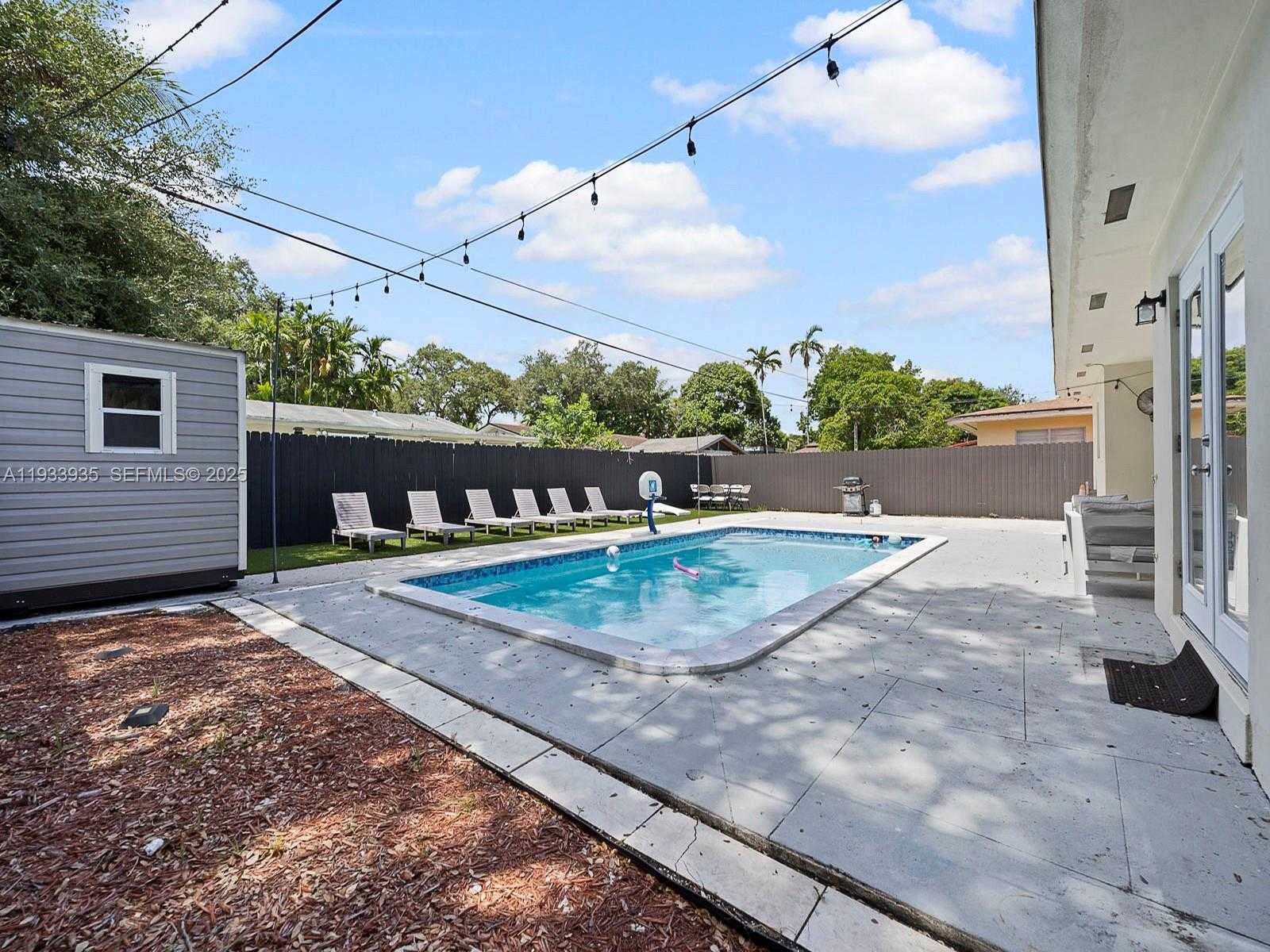 Small Image of 560 NORTH EAST 161ST ST, Miami Number 39