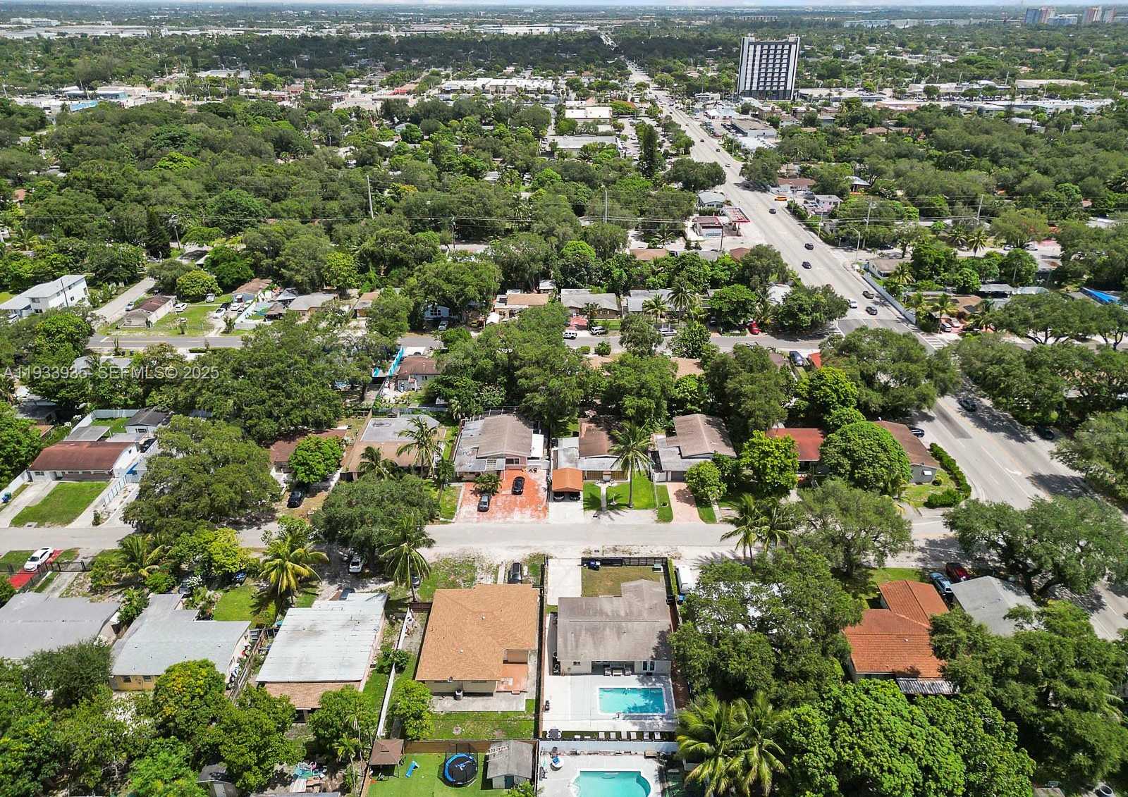 Small Image of 560 NORTH EAST 161ST ST, Miami Number 4