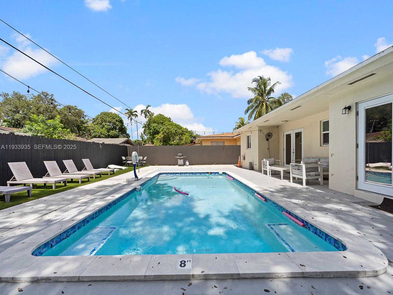 Small Image of 560 NORTH EAST 161ST ST, Miami Number 40