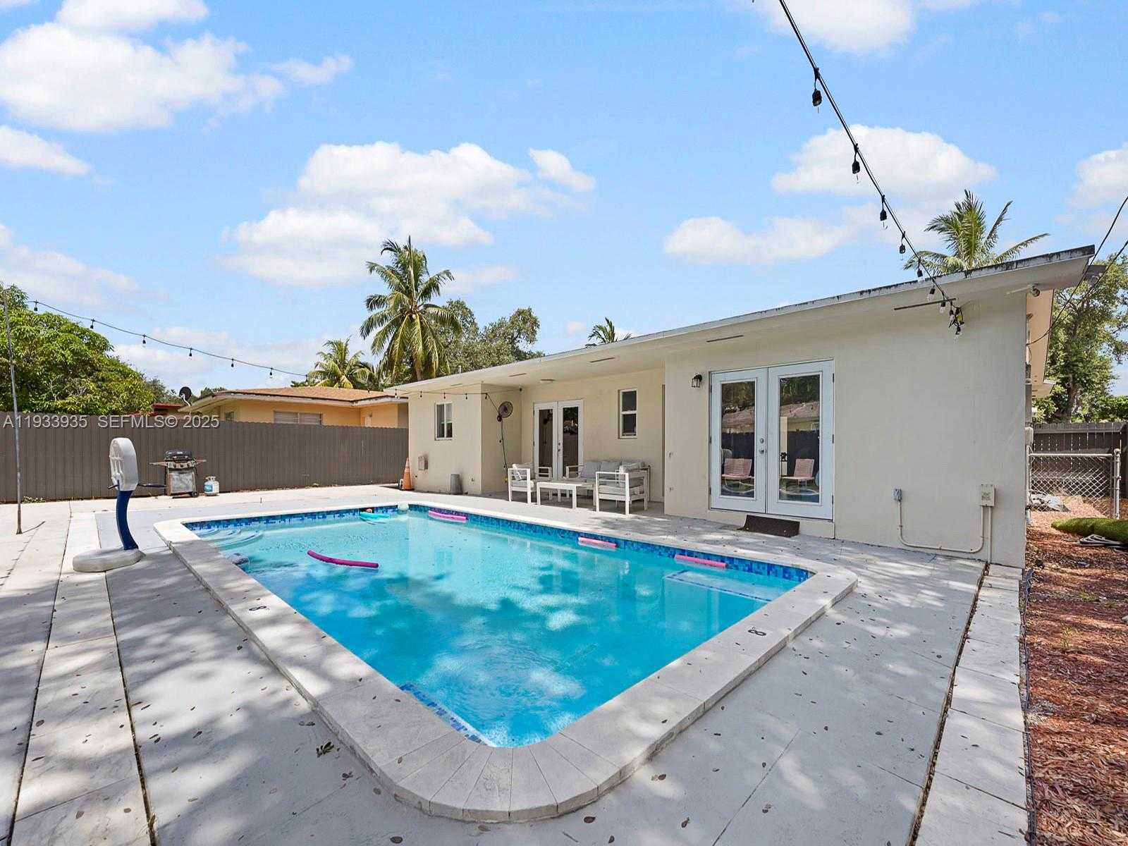 Small Image of 560 NORTH EAST 161ST ST, Miami Number 41