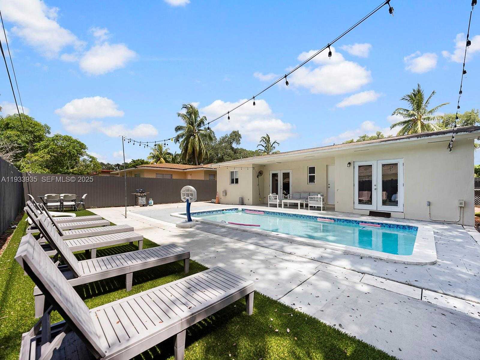 Small Image of 560 NORTH EAST 161ST ST, Miami Number 42